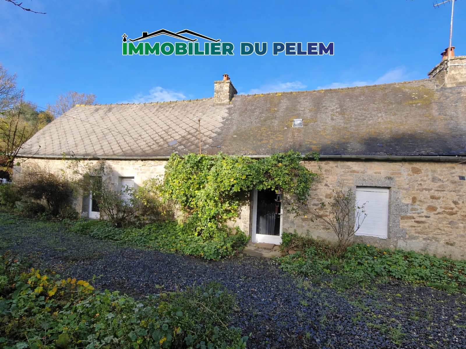 Maison en pierre de 78 m² à Kerien avec terrains et potentiel d’aménagement