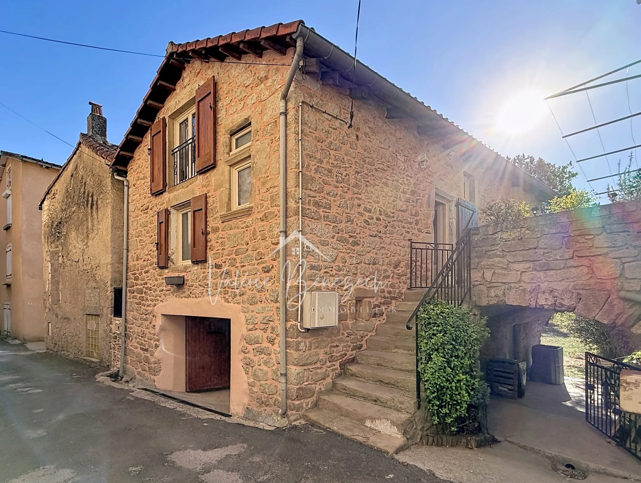 Belle maison de village rénovée avec seconde habitation, terrasse en plein sud et garage à Lapeyre 12400