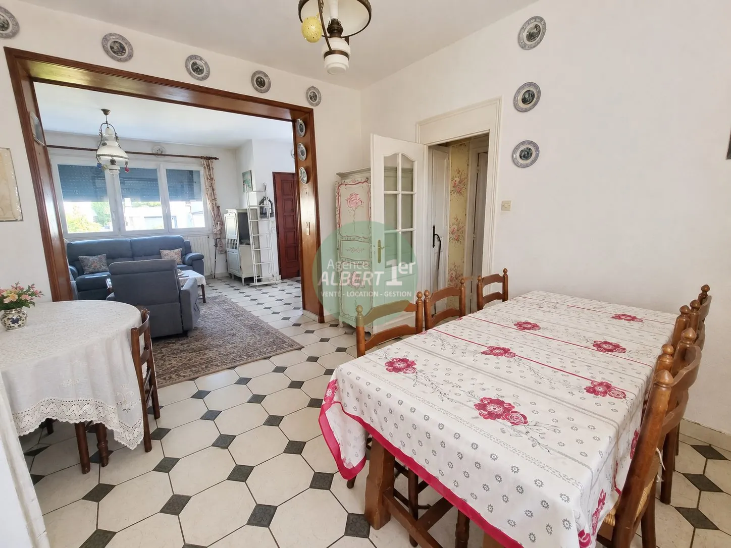Charmante maison de 3 pièces à Sainte Cécile avec jardin et garage