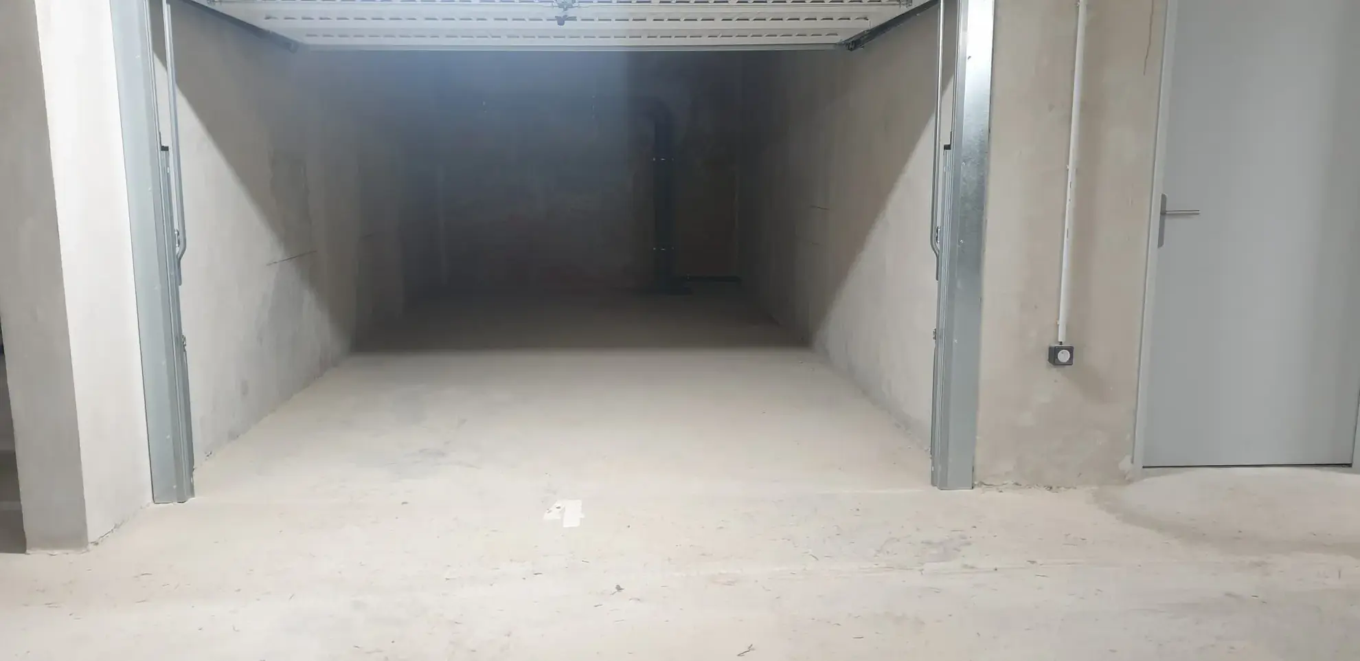 Garage fermé de 24 m² à Vence en parfait état
