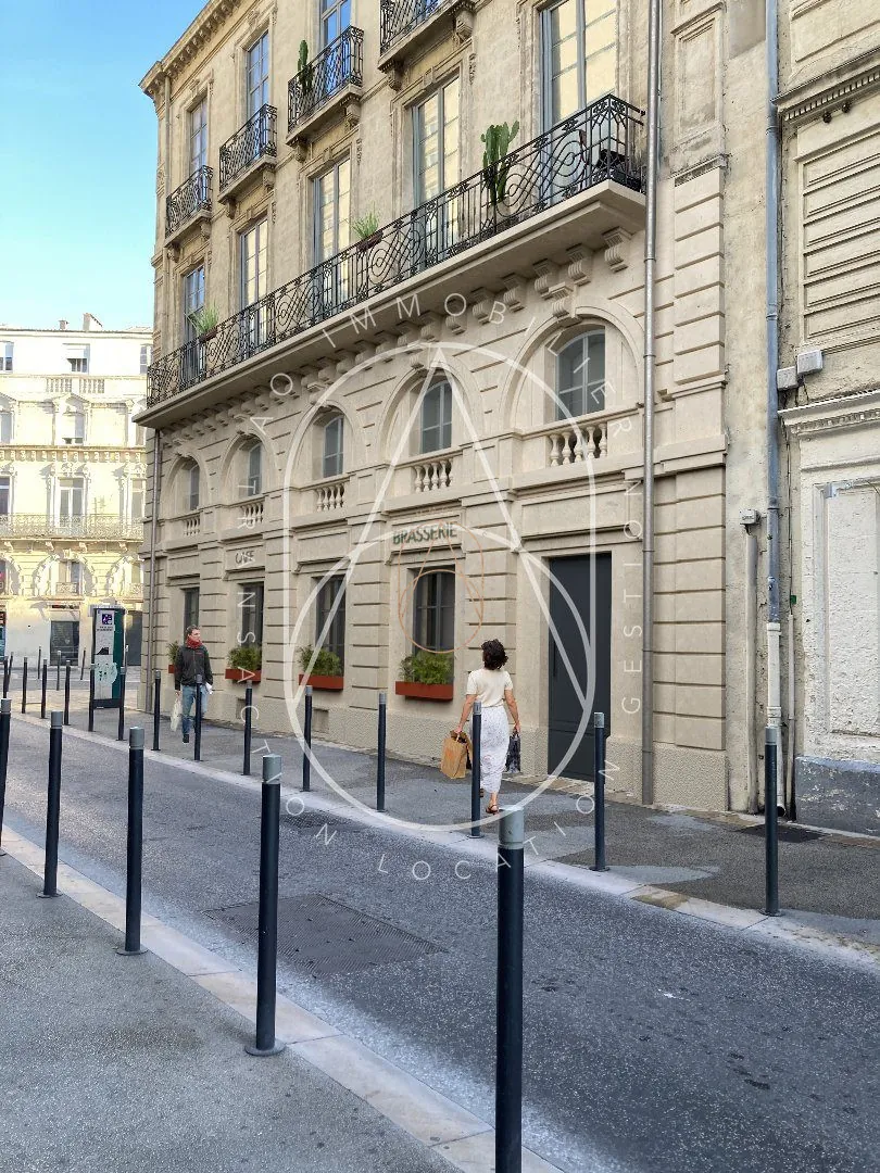 Appartement T2 à aménager au centre de Montpellier dans un immeuble haussmannien rénové
