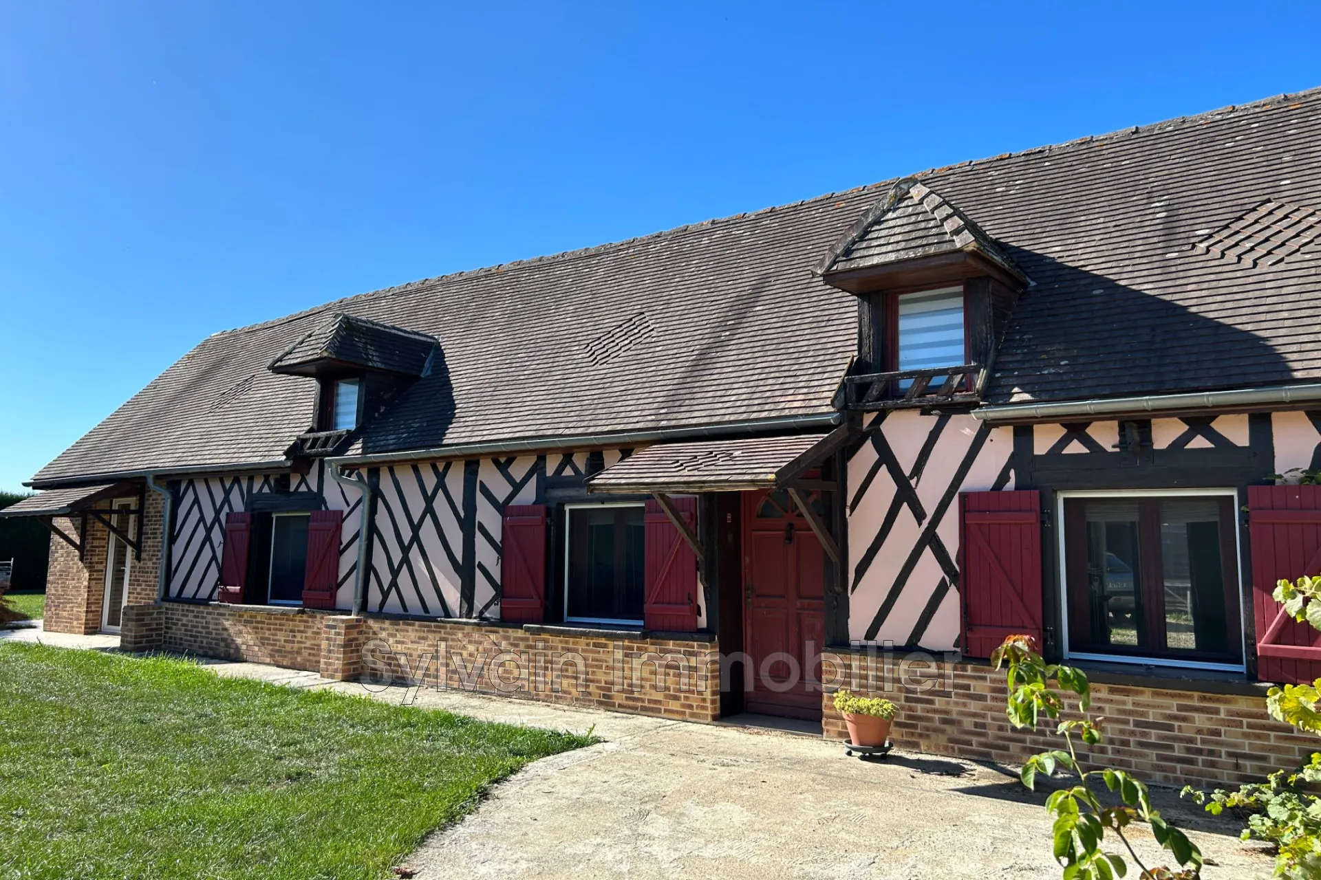 A vendre maison rénovée à Songeons avec terrasse et grand terrain clos