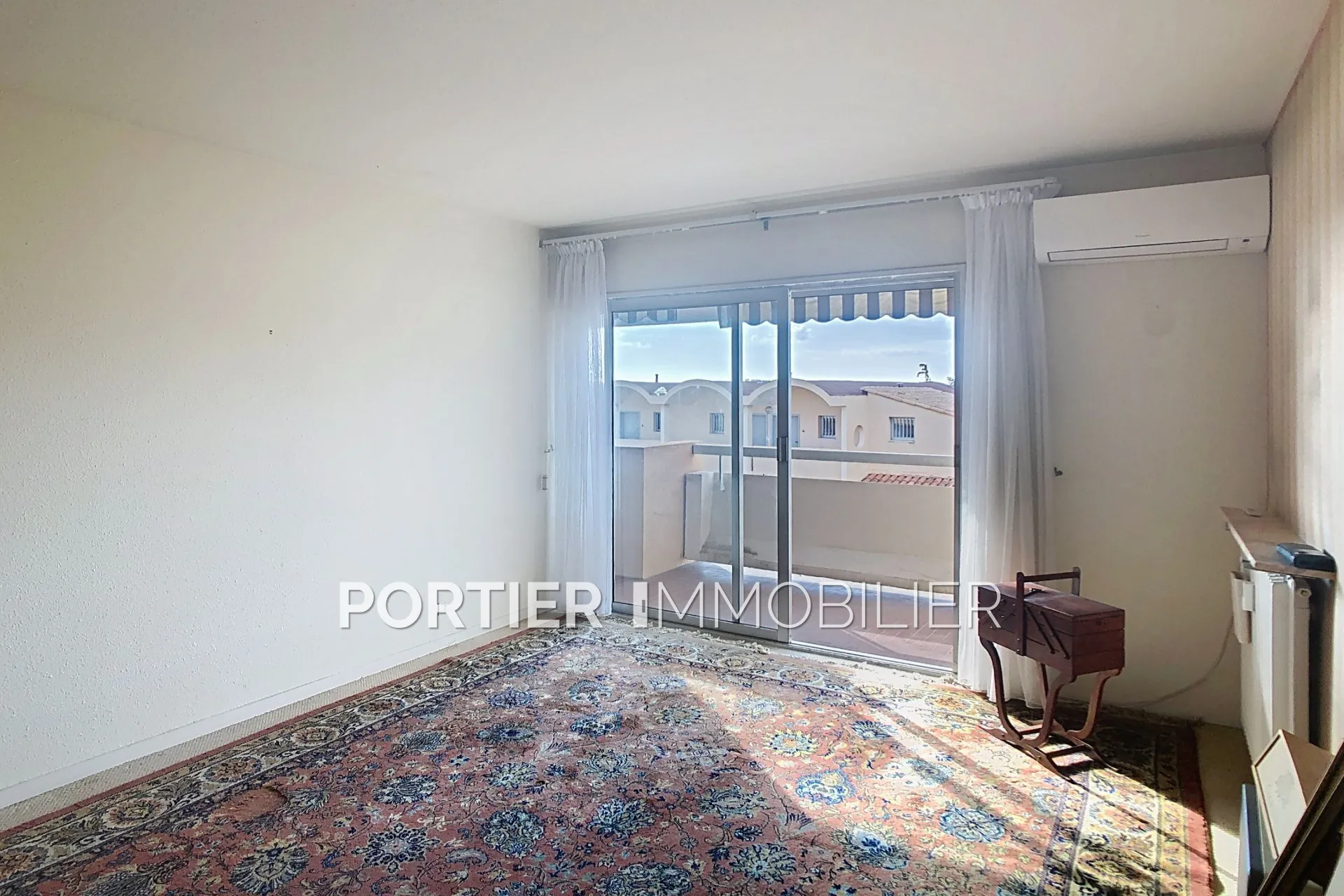 Charmant T2 à Antibes avec terrasse et parking - À saisir rapidement