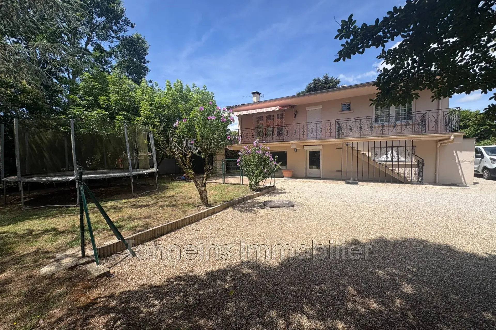 Maison de 132m² à Fauillet avec garage et projets d'aménagement