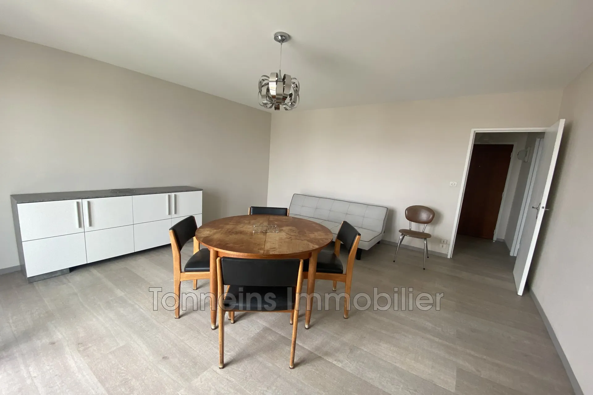 Appartement 2 pièces avec terrasse et vue dégagée à Tonneins