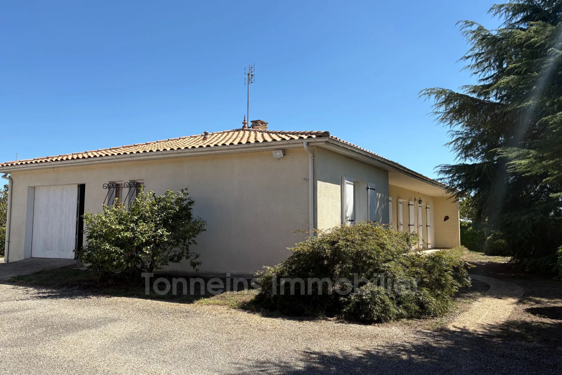 à vendre maison avec hangar et terrain à Birac-sur-Trec