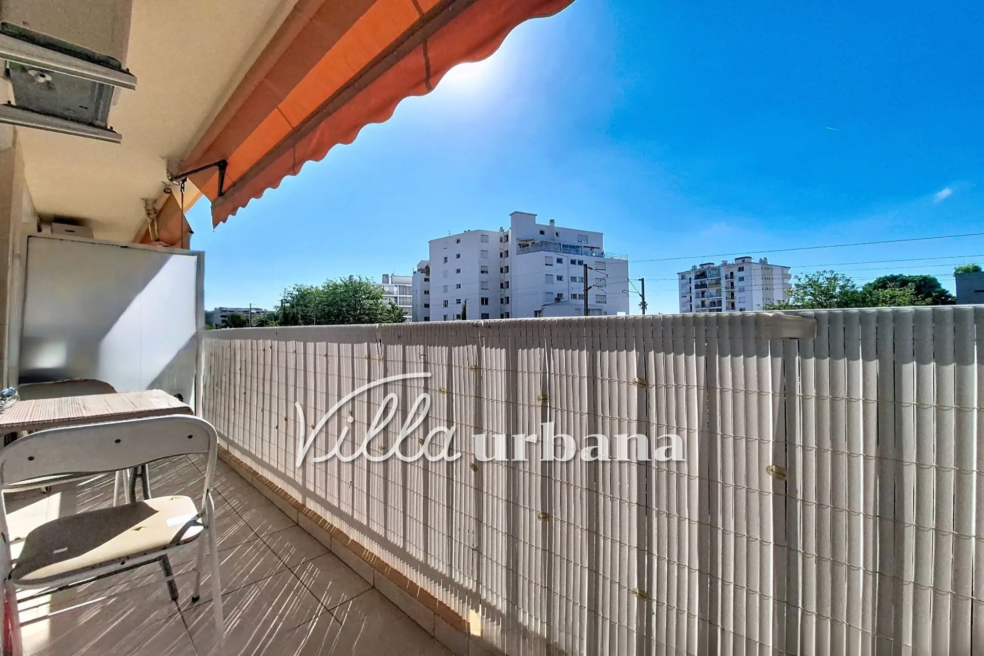 Appartement à vendre à Juan-les-Pins près de la mer, terrasse et parking inclus