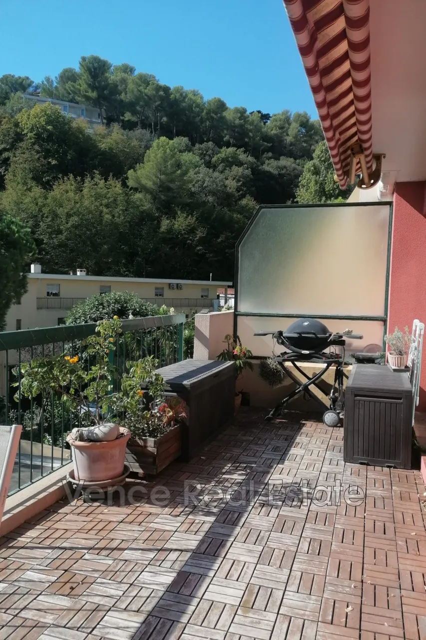 Appartement moderne à Nice avec terrasse, cave, piscine et tennis - 45 m²