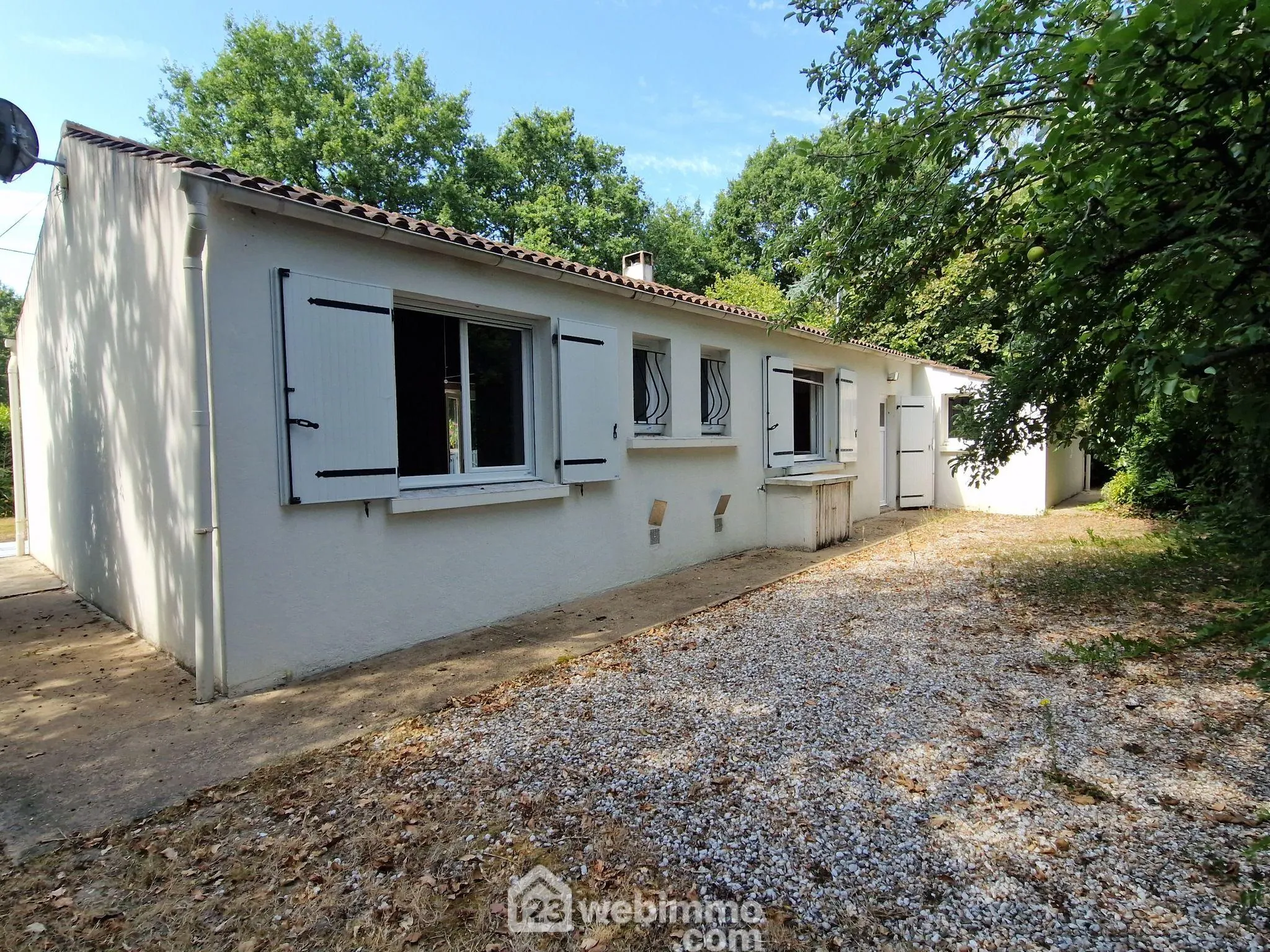 Maison à rénover avec grand terrain proche La Roche-sur-Yon et le littoral