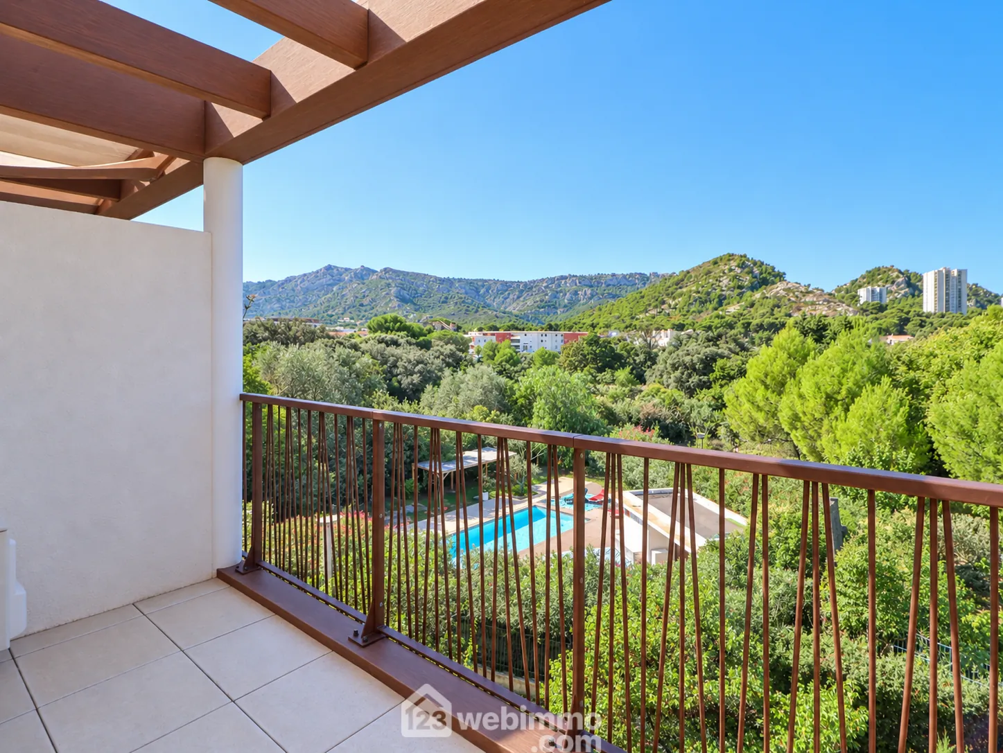 Appartement T2 de 47 m² à Mazargues-La Jarre avec terrasse et piscine à Marseille