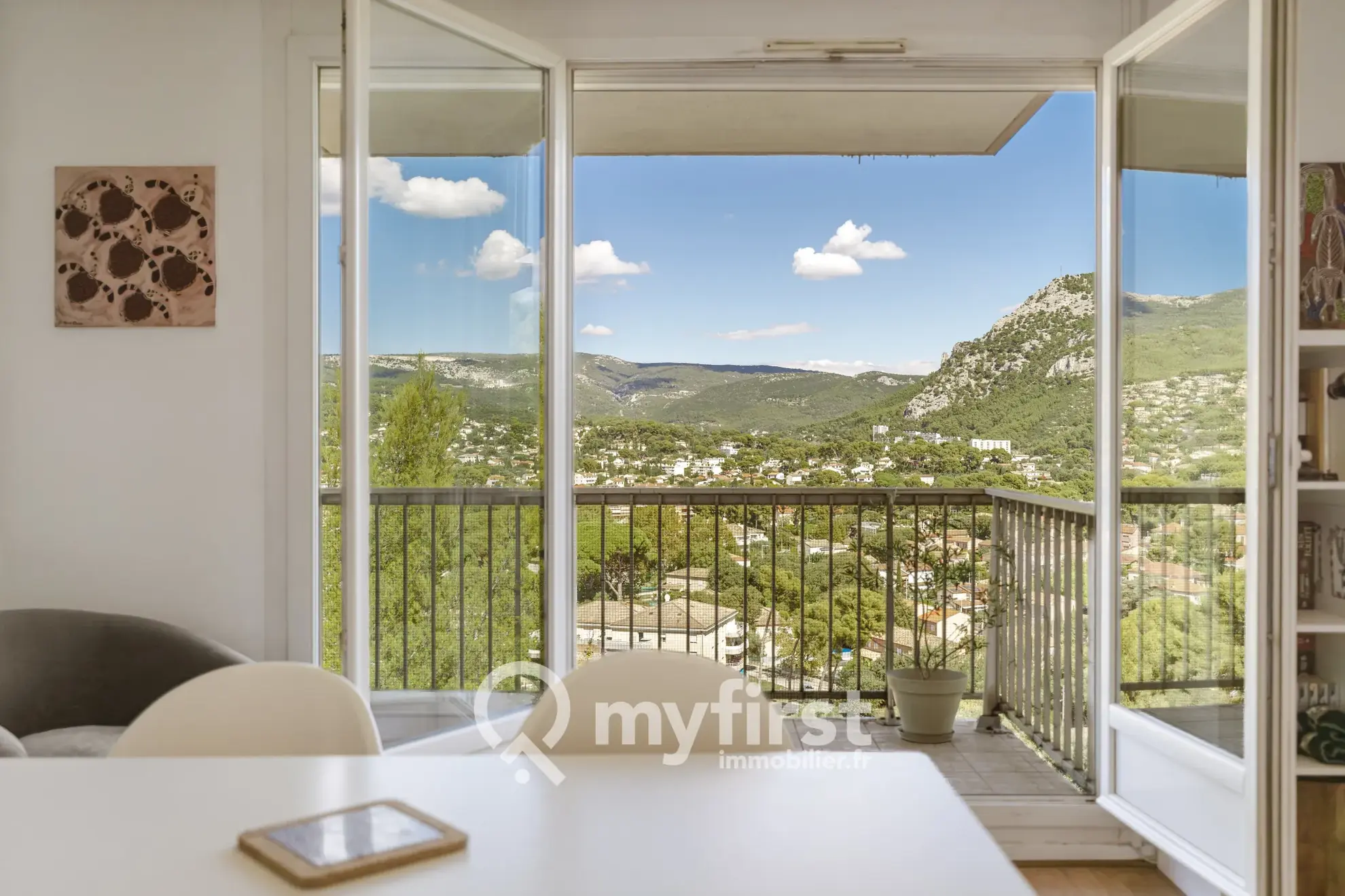 Appartement traversant avec balcon et vue dégagée à Toulon