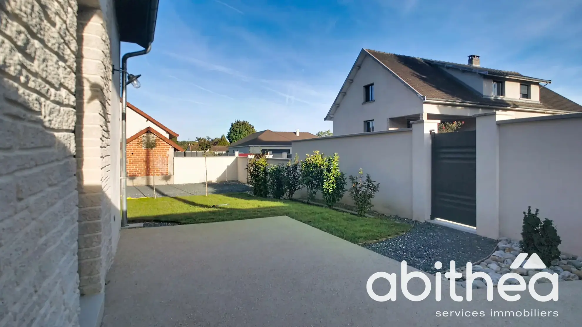 Charmante maison de 6 pièces à Buchères, 165 m² avec terrasse et garage