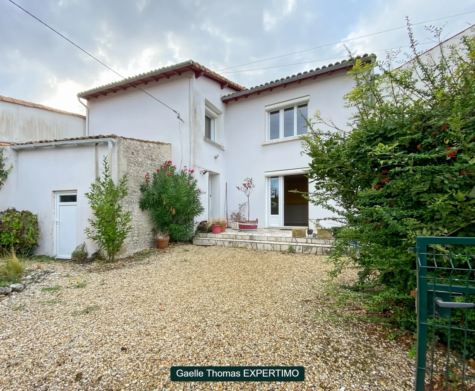 Maison de 110 m² avec 3 chambres et terrain de 2052 m² à Chenac Saint Seurin d'Uzet