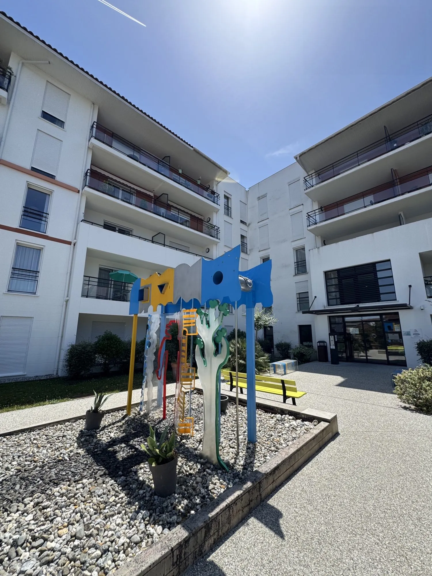 Appartement T2 à Dax avec terrasse, parking sécurisé, location stable depuis 2010