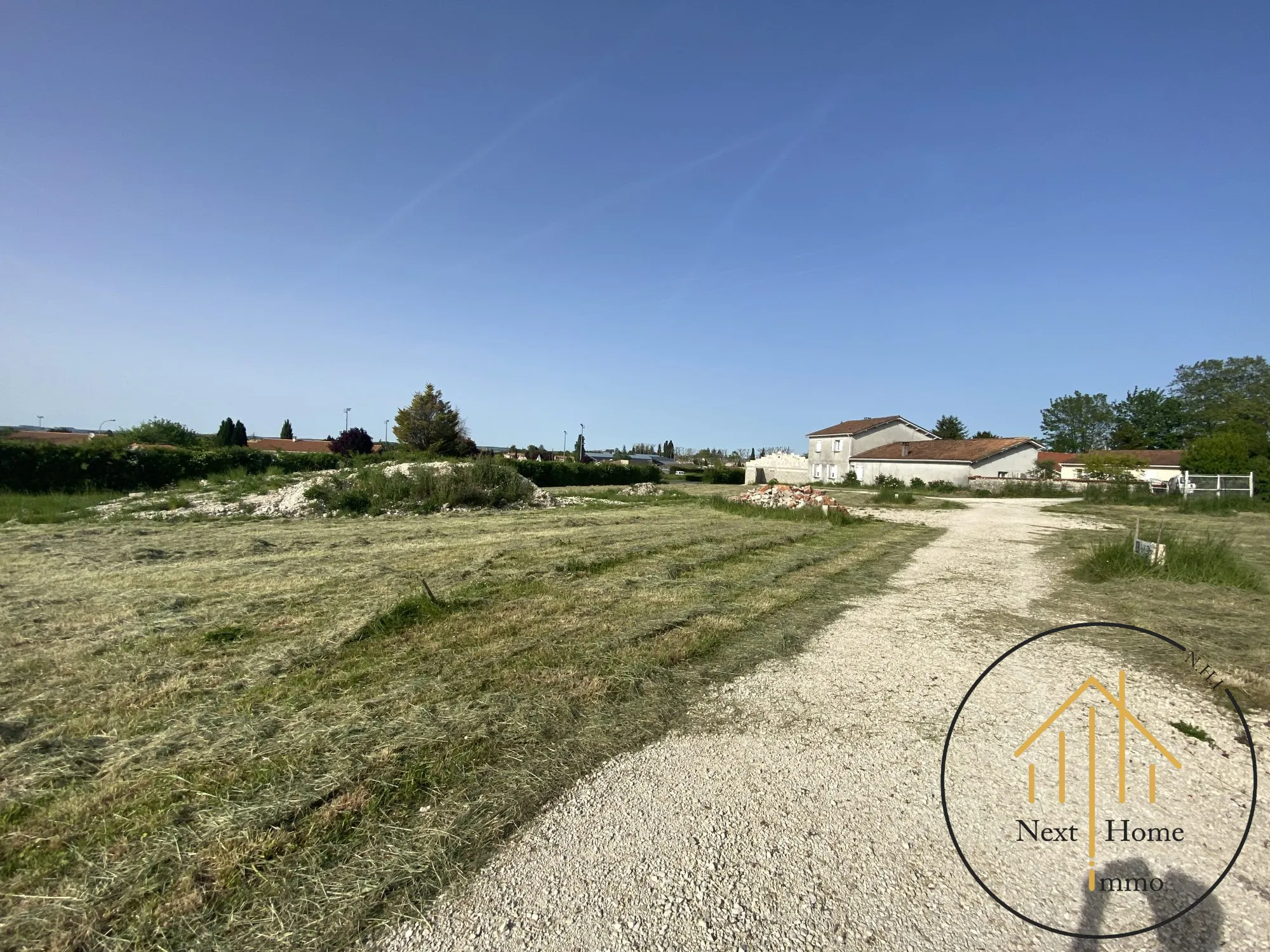 Terrain constructible à Barbezieux, proche écoles et commerces, 620 m²