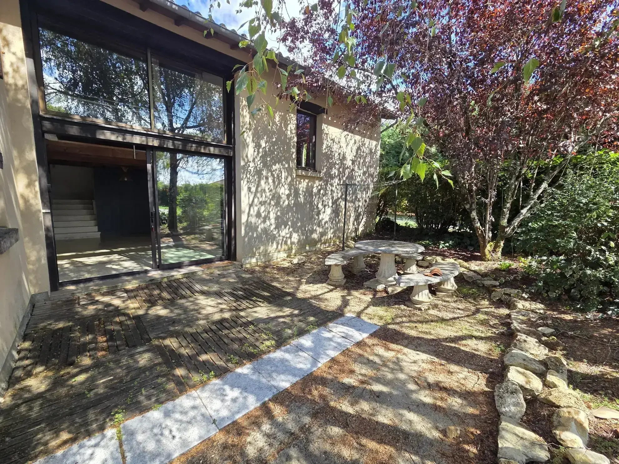 Maison à vendre dans le secteur des Jardres près de Poitiers, 3 chambres, garage et agréable terrasse