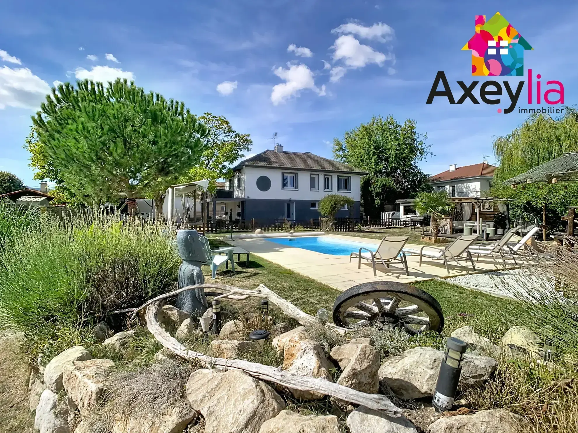 Maison spacieuse avec piscine et terrain à Pouilly-lès-Nonains
