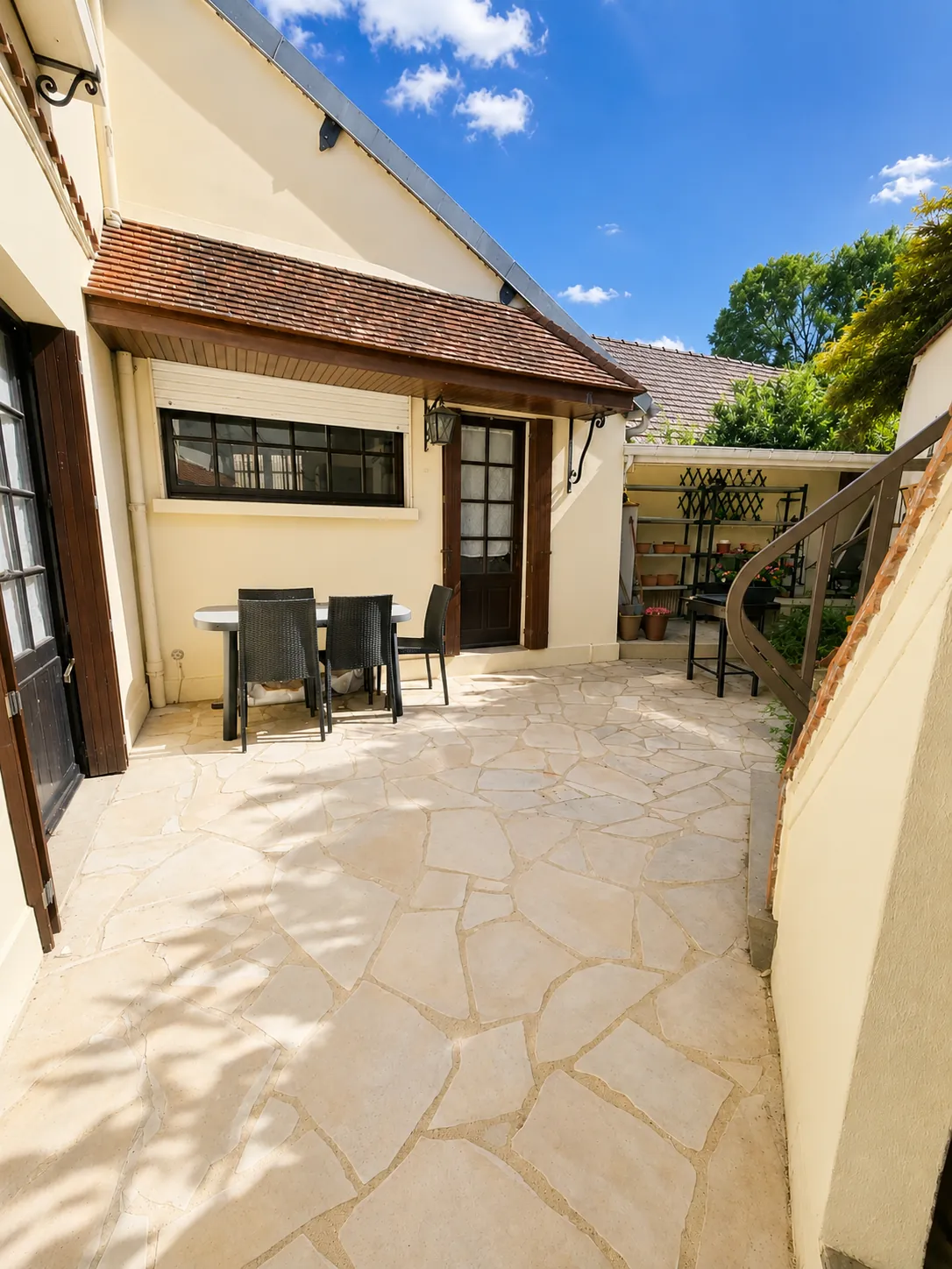 Maison à Gaillon avec cour, garage et grand potentiel d’agrandissement