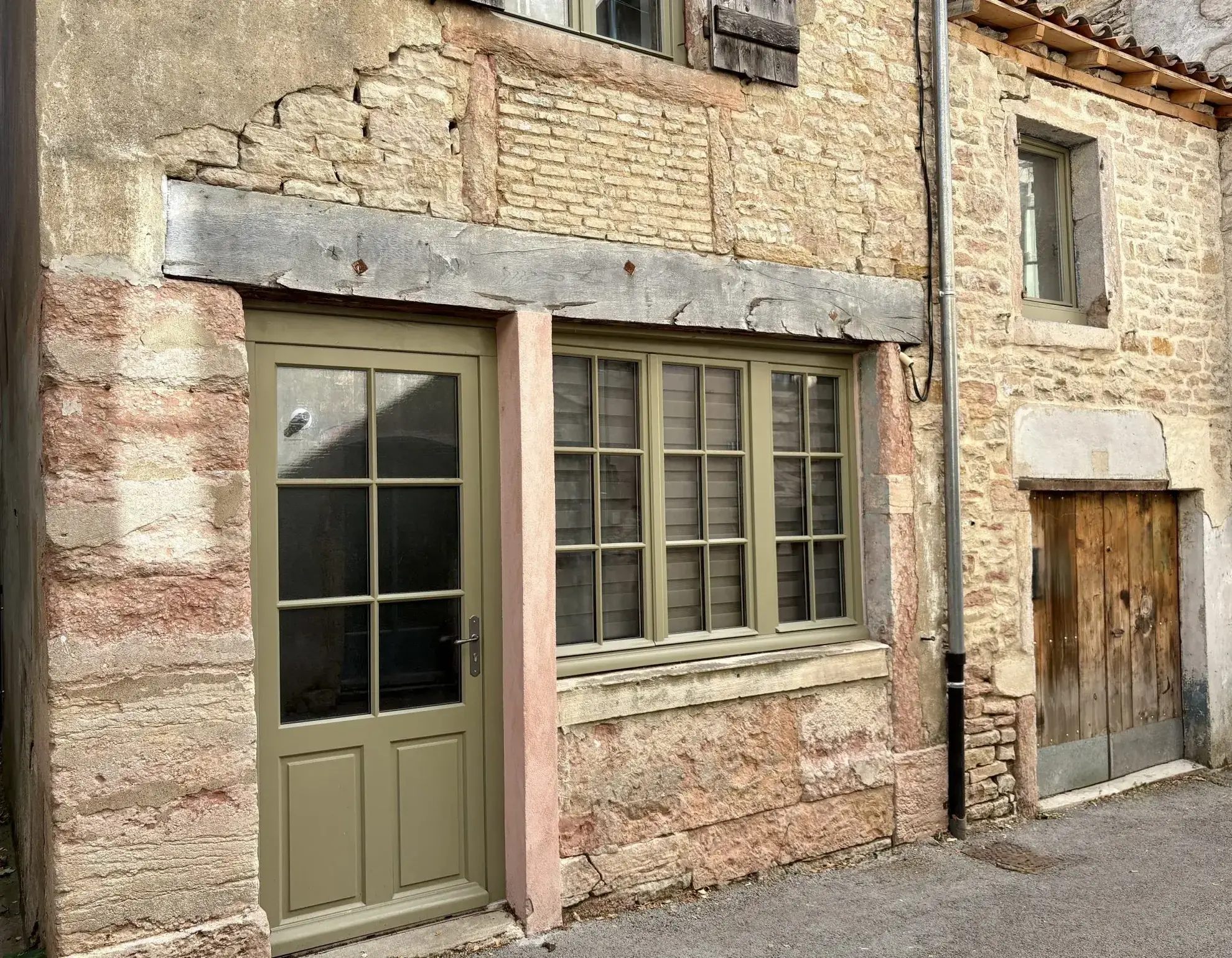 Maison de ville rénovée avec courette à Tournus, quartier Abbaye