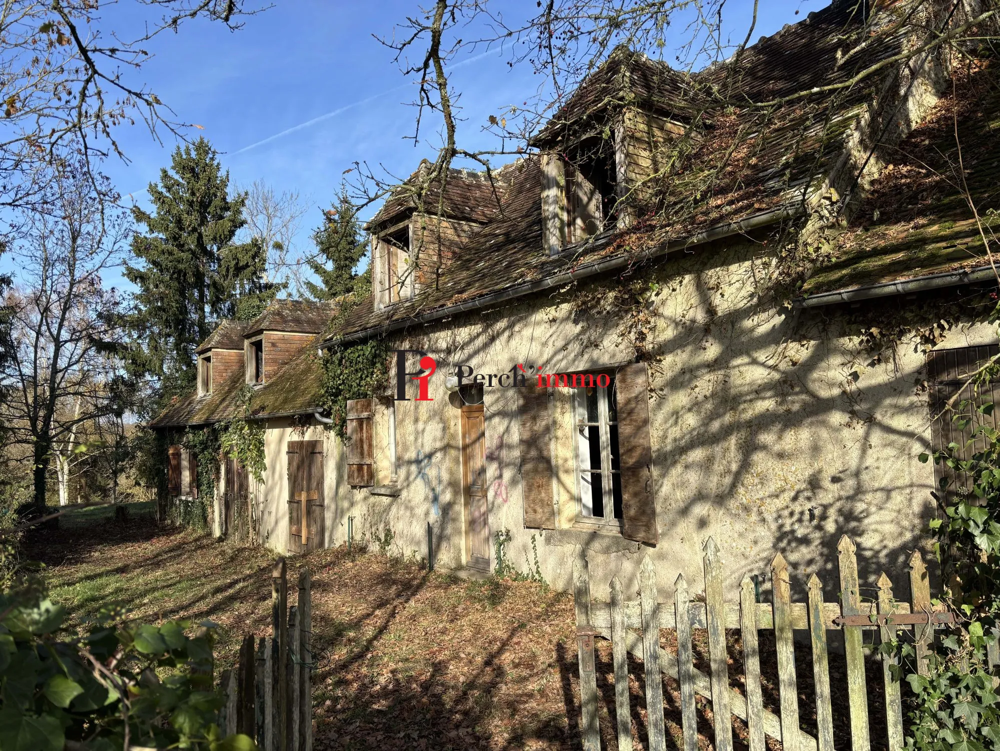 Longère à rénover de 240 m² avec 2,66 ha proche Le Mêle-sur-Sarthe