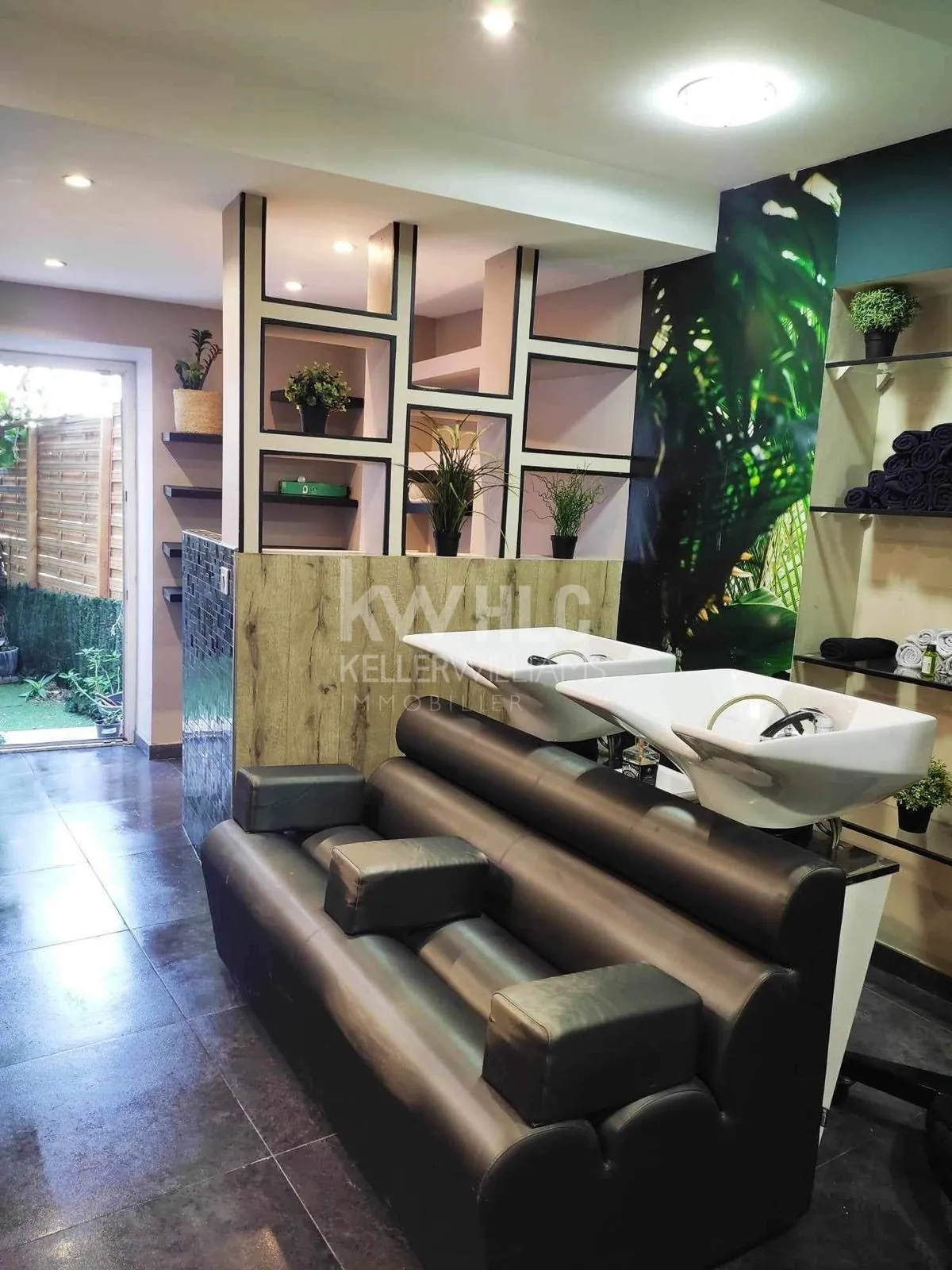 Local commercial avec jardin privatif à vendre à Saint-Paul-en-Forêt