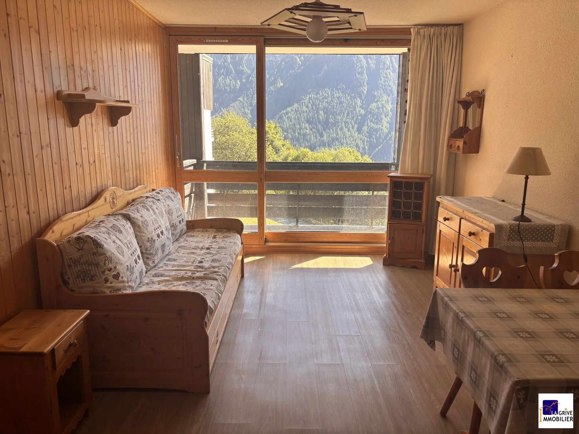 Studio de 23m² à Peisey-Vallandry avec balcon sud, meublé et équipé