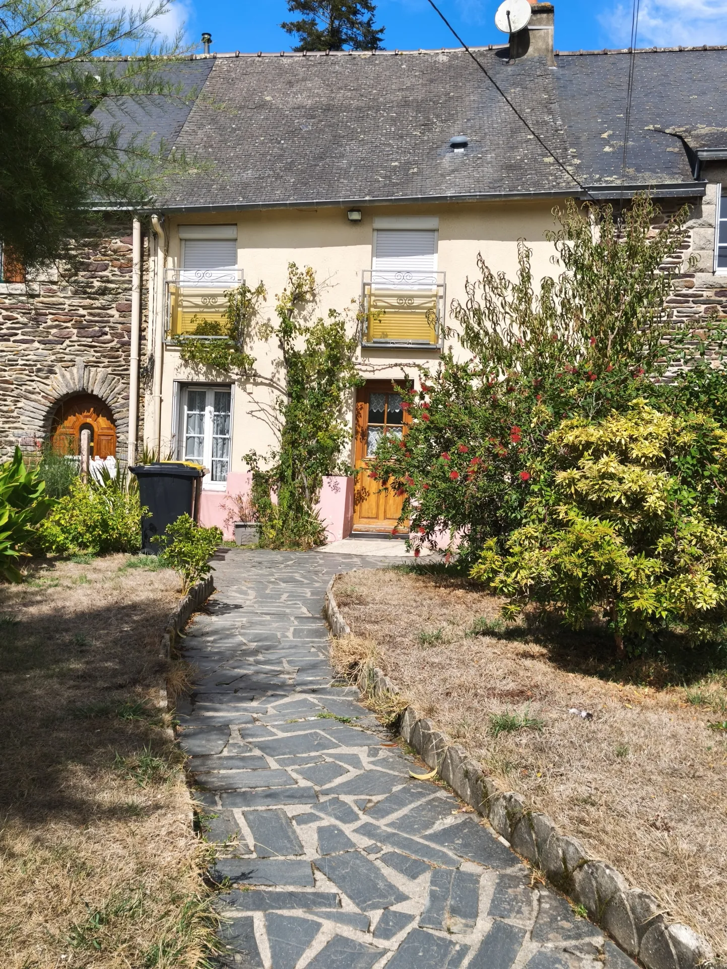 Maison de village à Ploermel de 90 m² avec jardin et travaux à prévoir