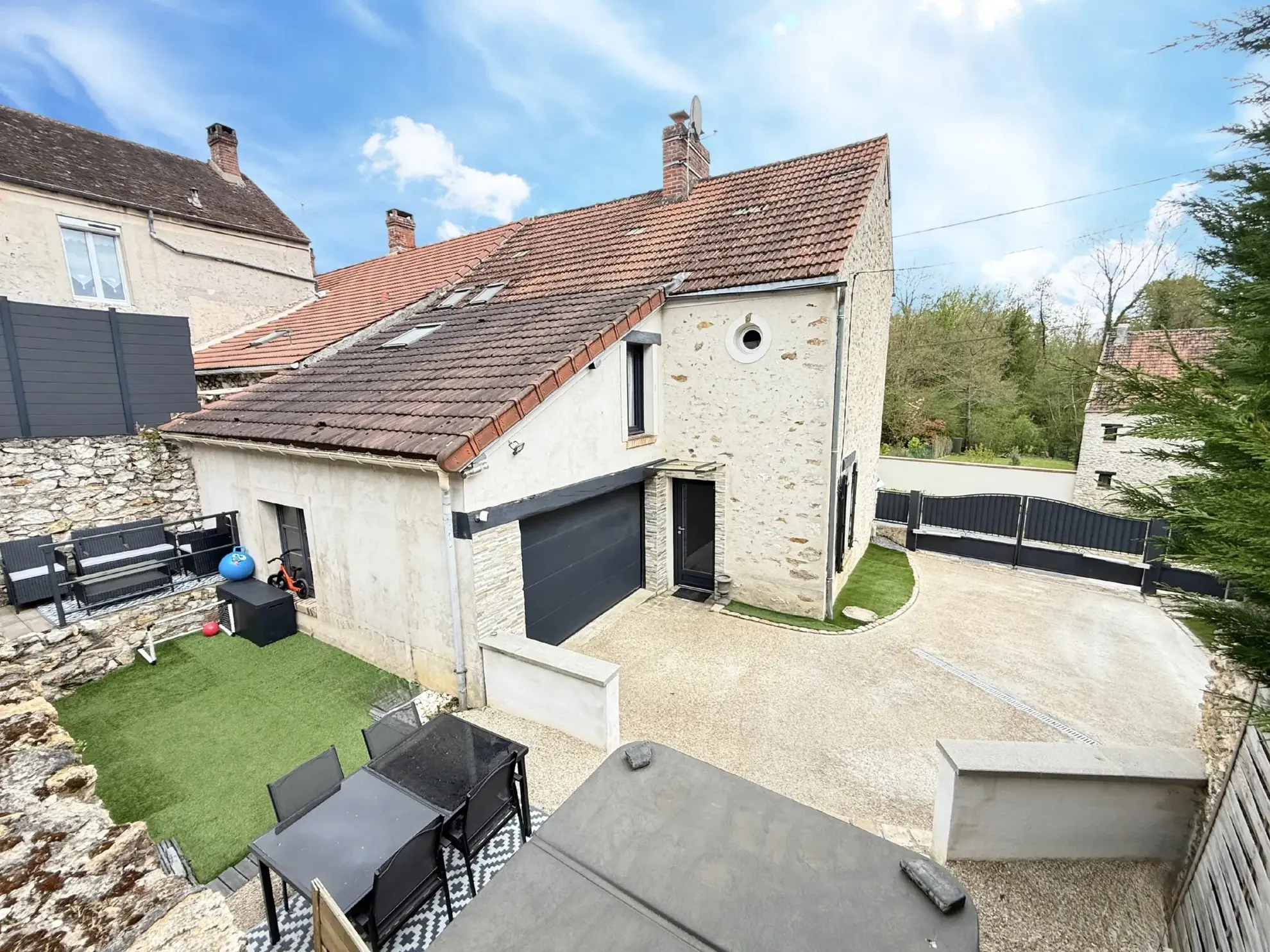 Charmante maison familiale 4 chambres à Coulommiers avec garage et modernités