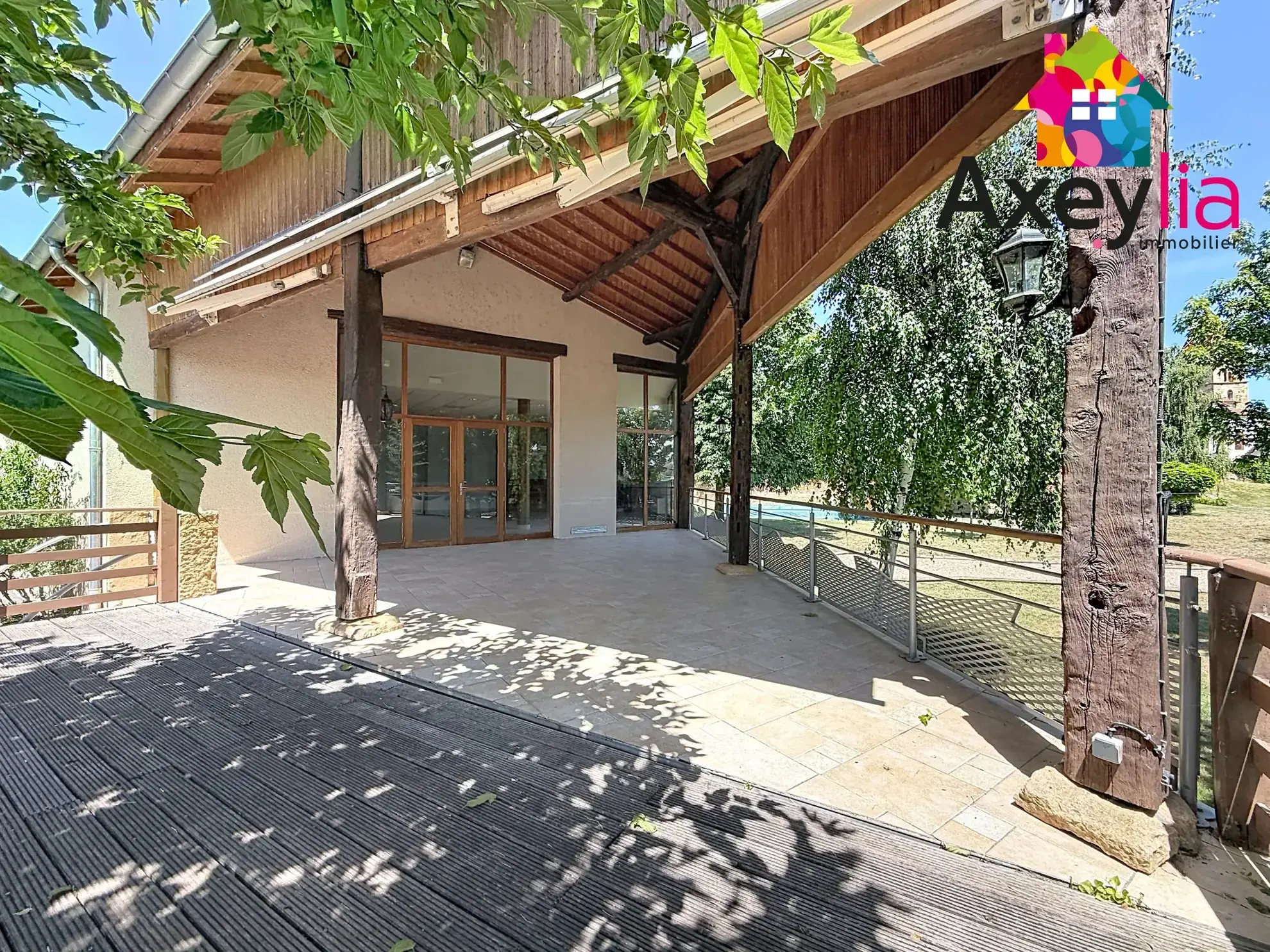 Grand local commercial de 270 m² à Briennon en vente - Potentiel de loft ou restauration