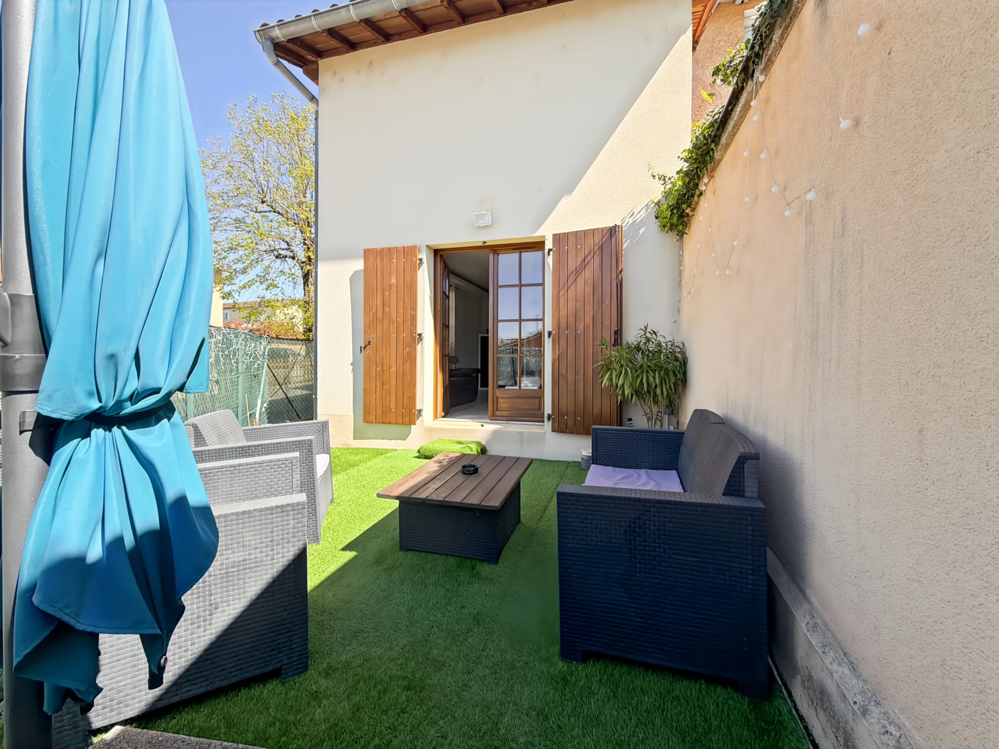 Charmante maison de village avec terrasse au cœur de Quincieux