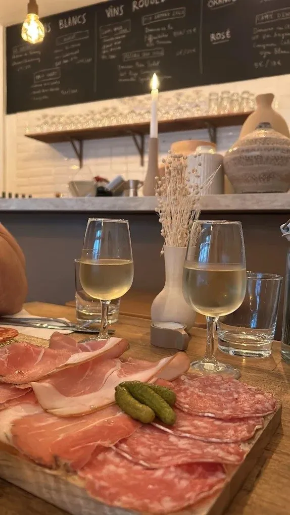 Fonds de commerce en restauration froide, épicerie fine et cave à vin à Paris 75009