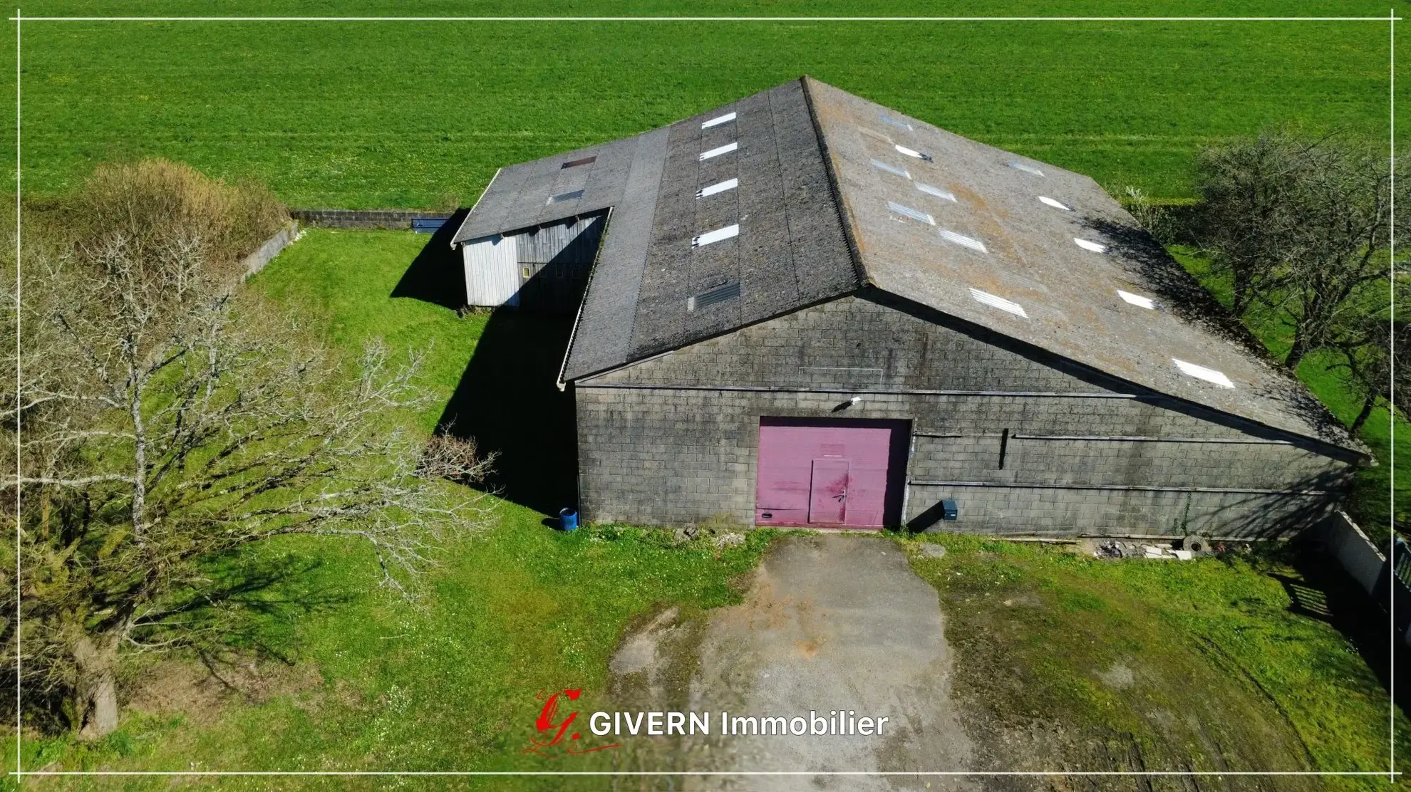 Hangar à vendre à Saint-Caradec-Trégomel, idéal pour activité ou investissement
