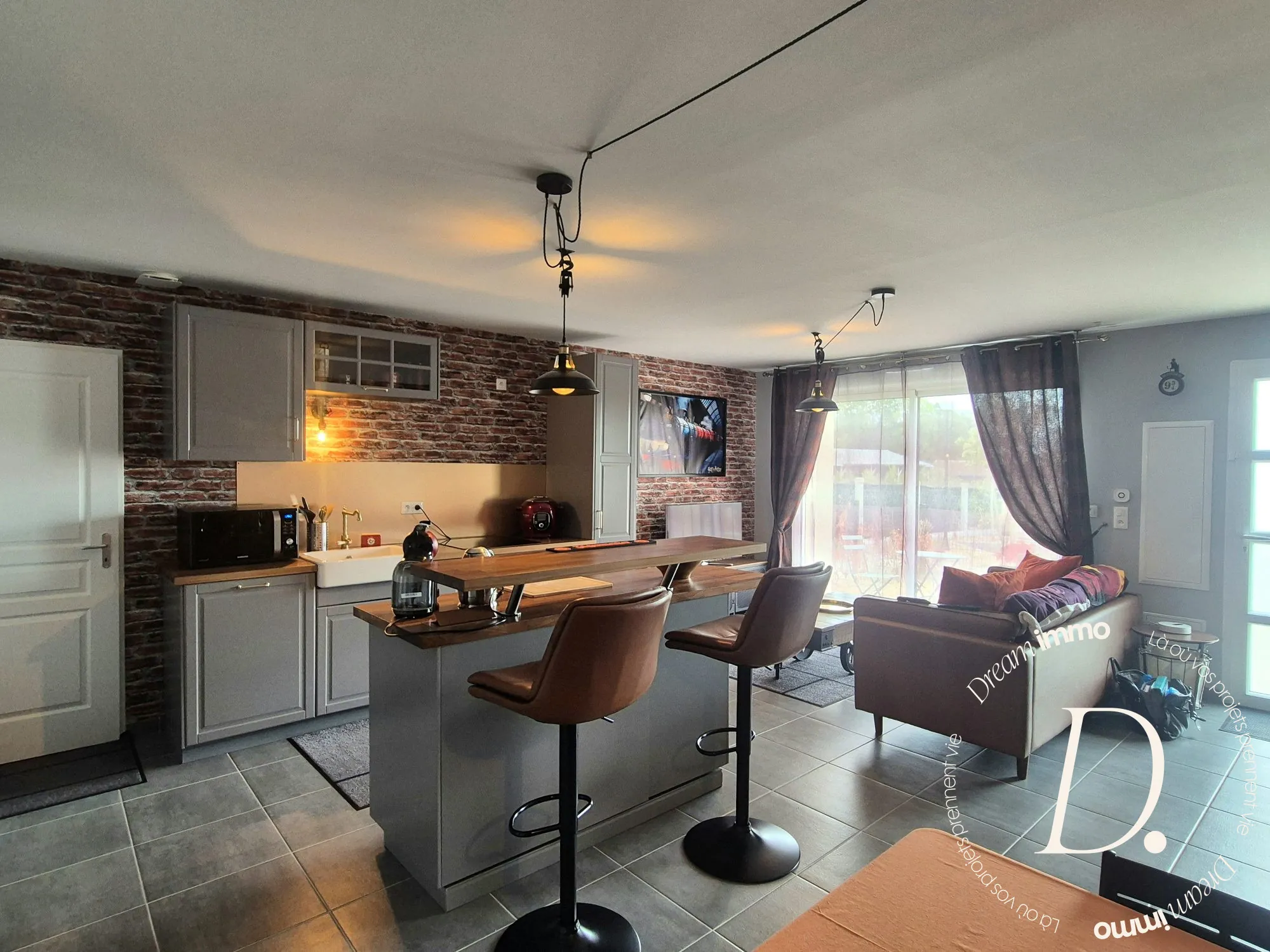 vue d'ensemble : Séjour/salon/cuisine Appartement récent de 65 m² avec terrasse et parking à La Chapelle-Longueville