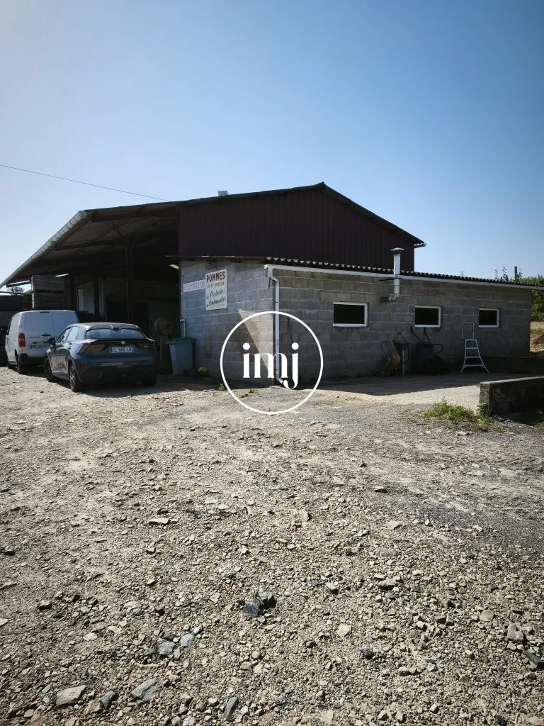 Verger à vendre avec bâtiments agricoles et production fruitière à La Roche-l'Abeille