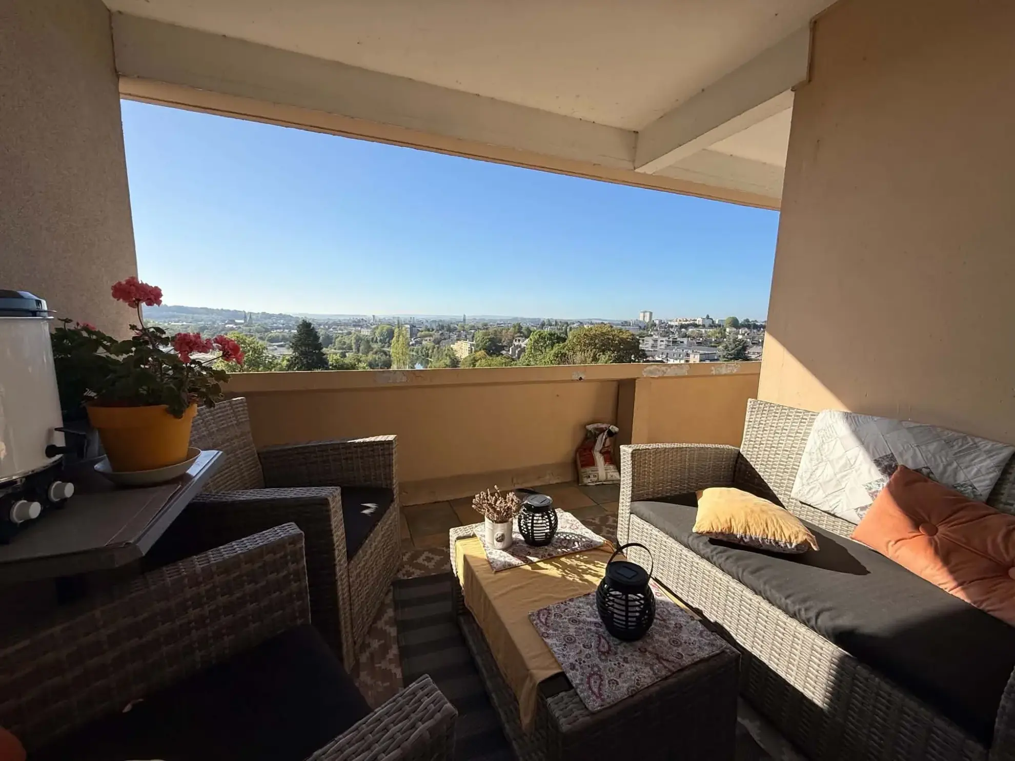 Appartement 89 m² avec terrasse, parking et ascenseur à Charleville-Mézières