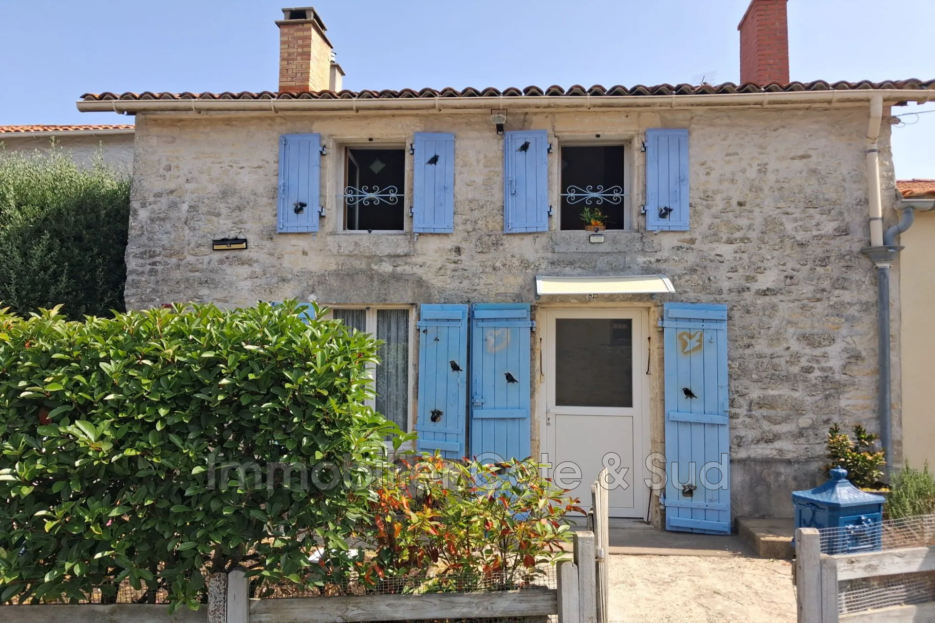 Maison de village avec jardin et parking à Ballon (17290) – 4 pièces, 4 chambres