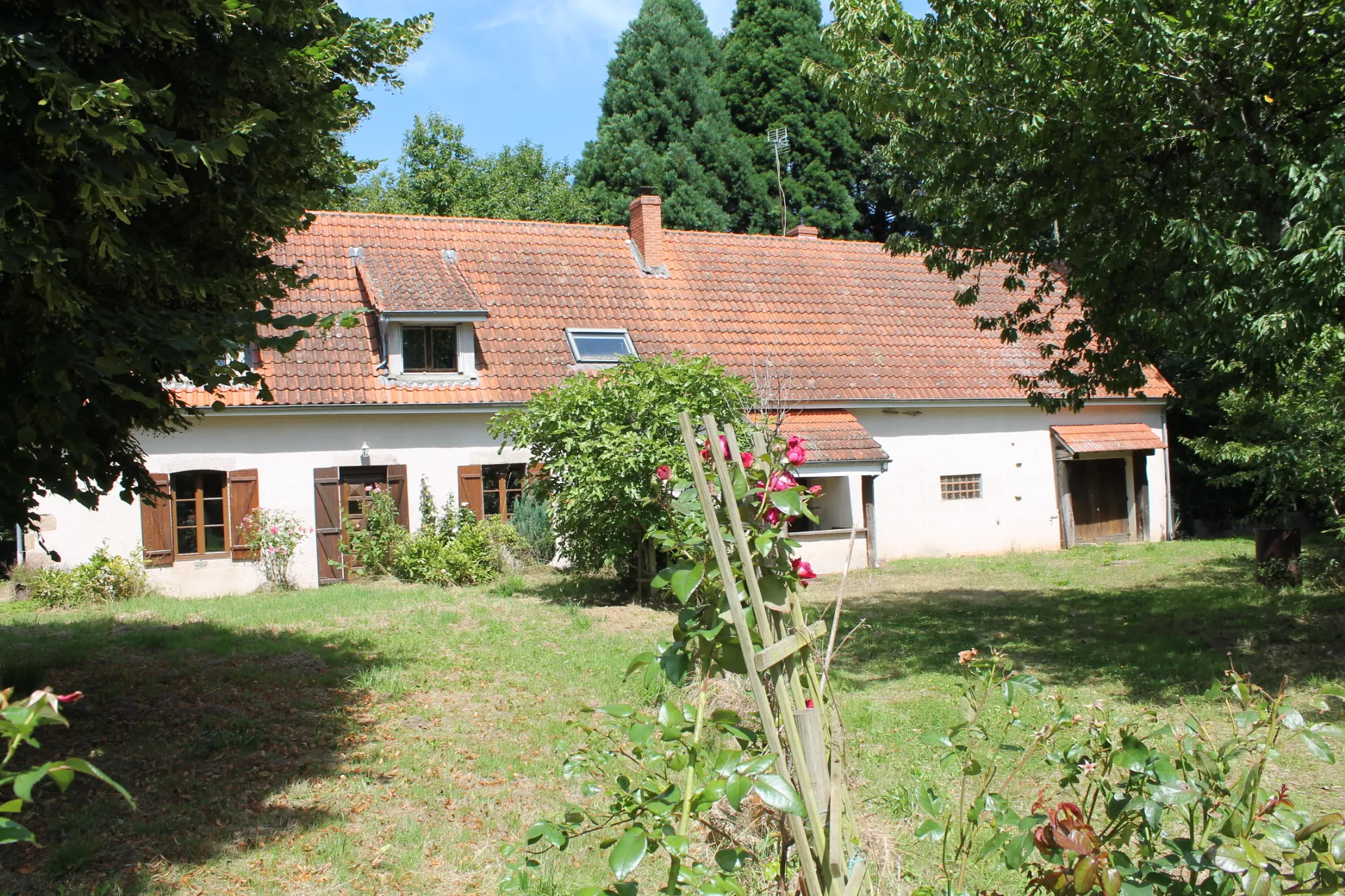Maison familiale spacieuse à Vendre en Nord Allier avec grand jardin