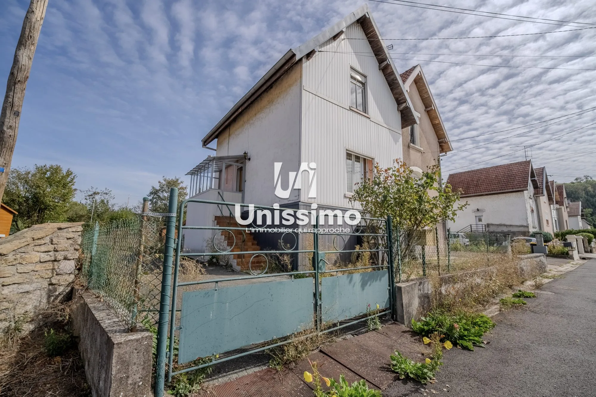 Maison à rénover à Colombier Fontaine – 57 m² avec garage et terrain clos