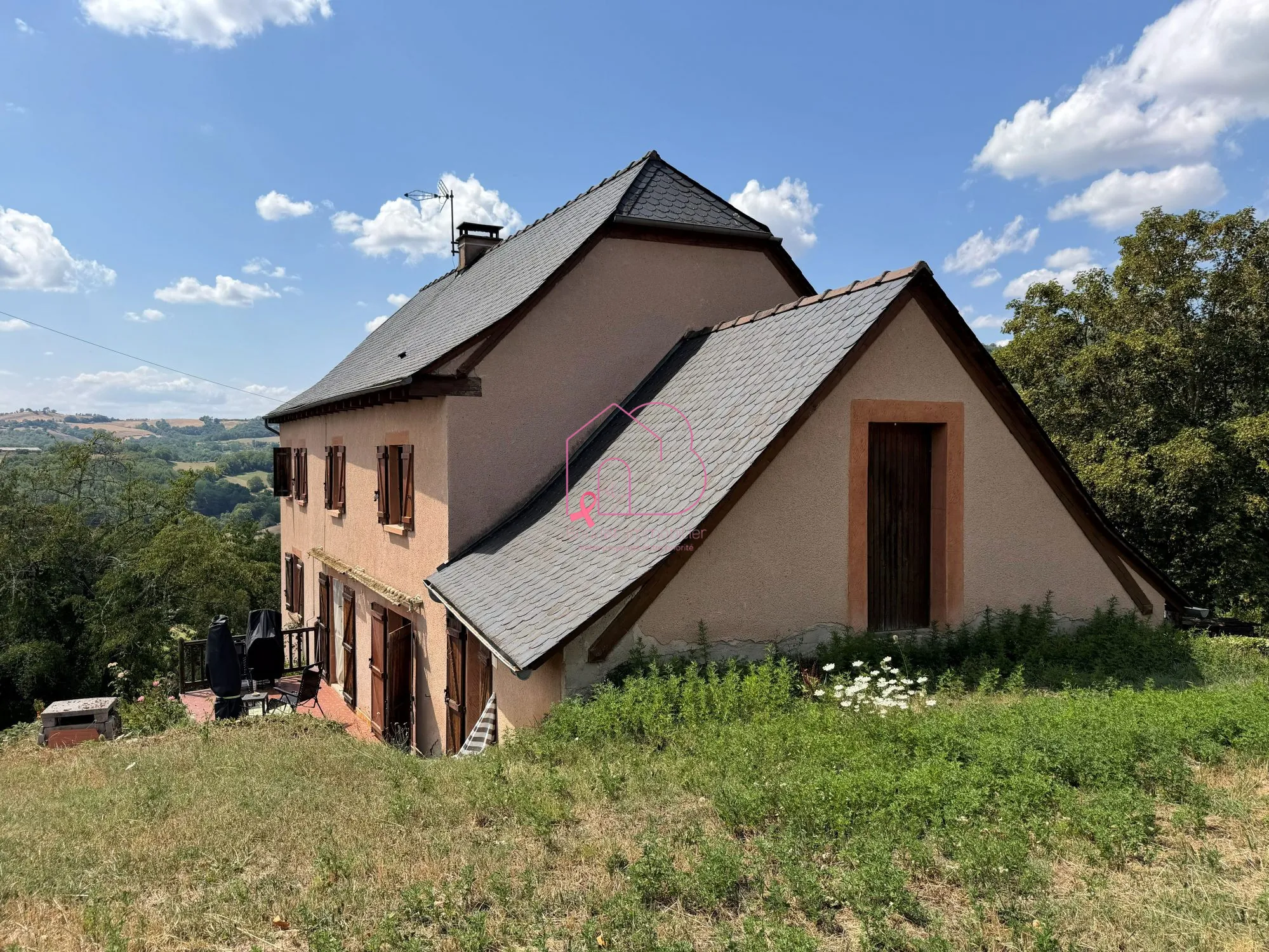 Maison de caractère avec vue panoramique à Saint-Cyprien-sur-Droudou