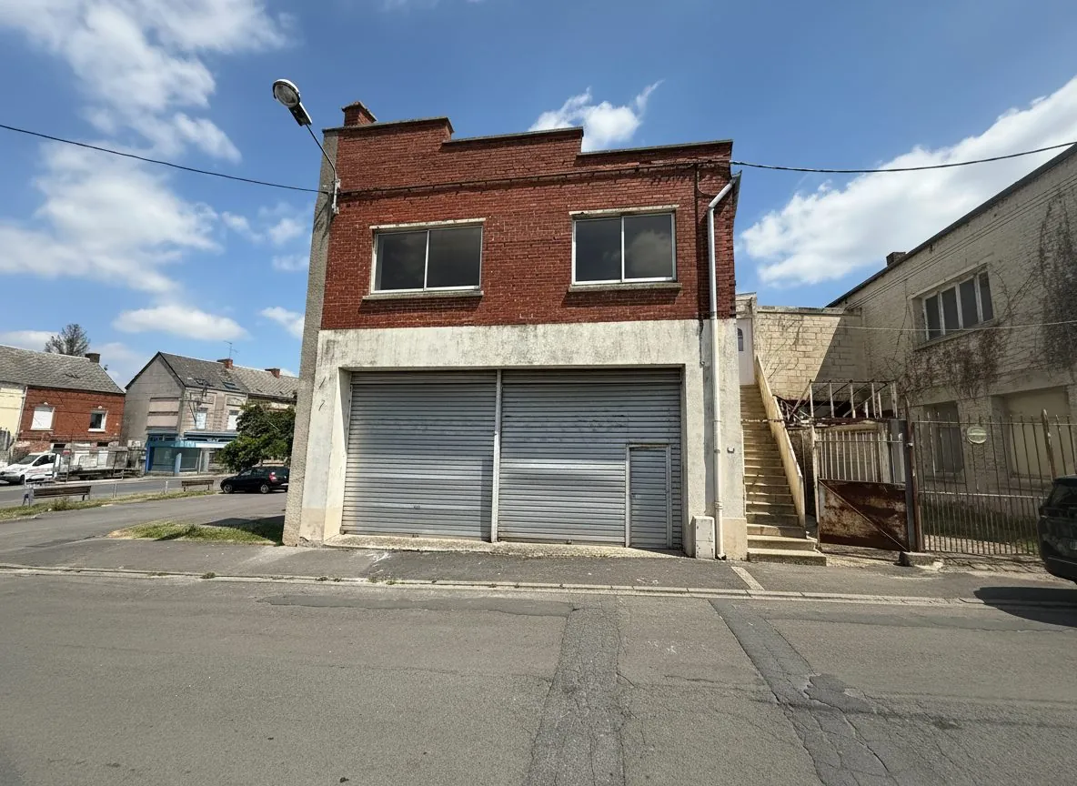 Ensemble immobilier à vendre à Jeumont avec garages et appartement rénové