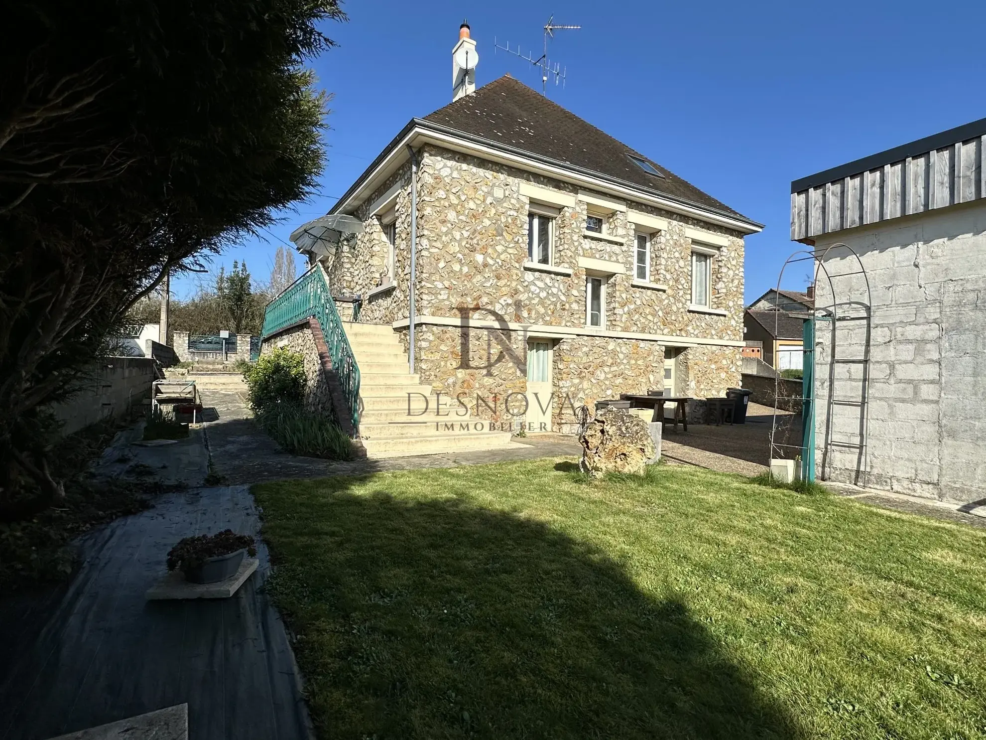 Maison 122 m² à vendre à Val-au-Perche avec grand garage et terrain calme