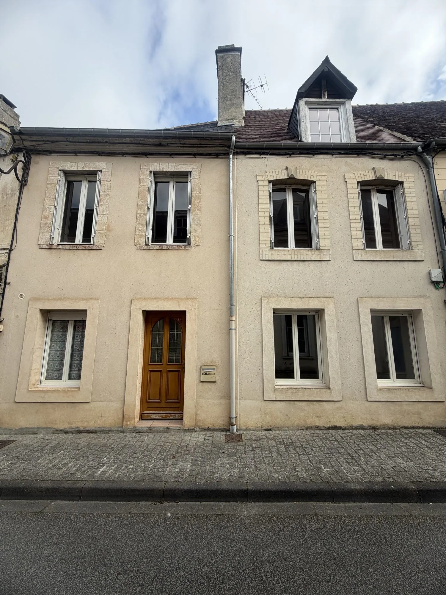 Maison à vendre à Sées - Grande maison à rénover avec jardin de 251 m²