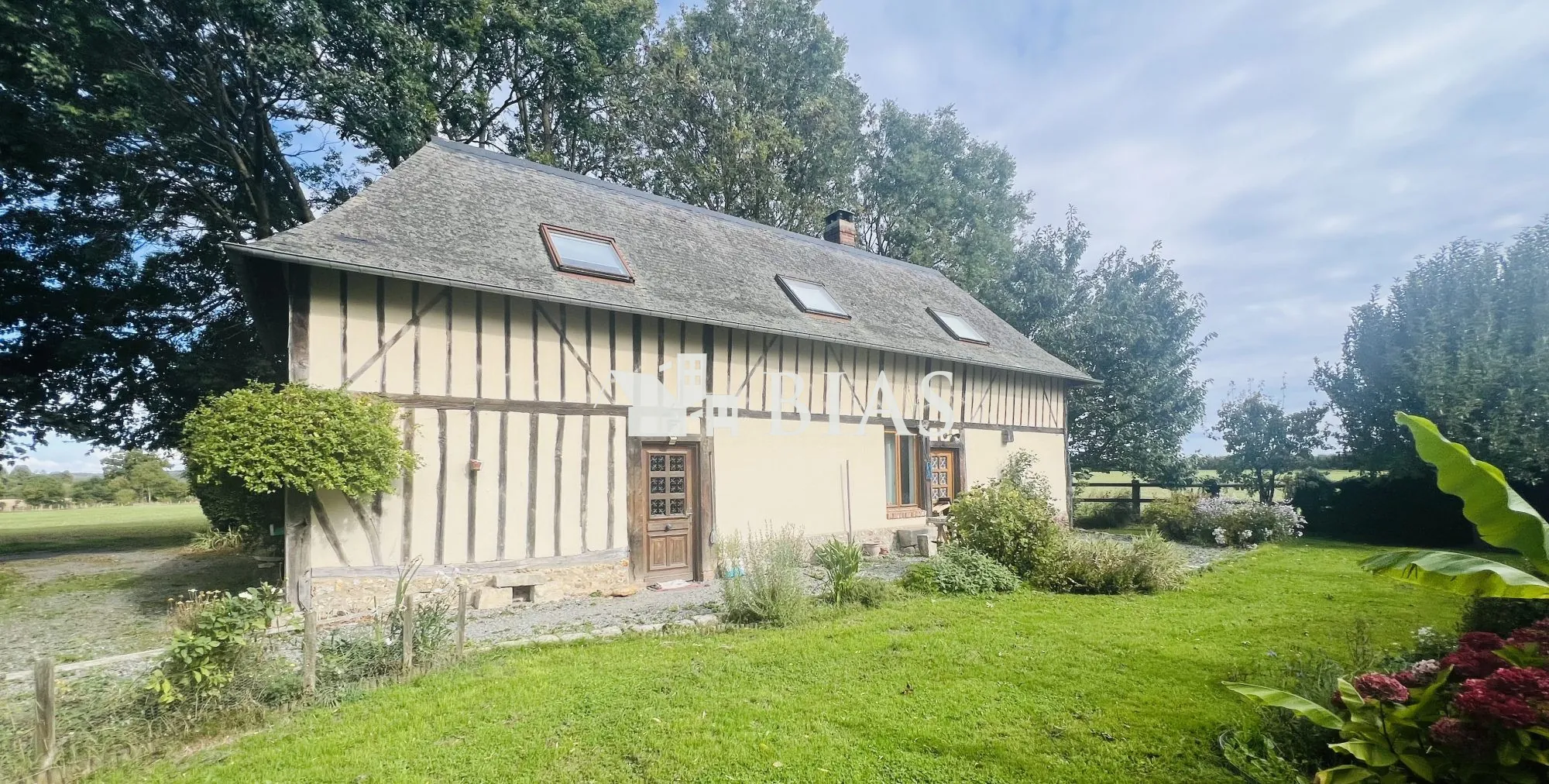 Charmante maison normande à Giverville en campagne paisible