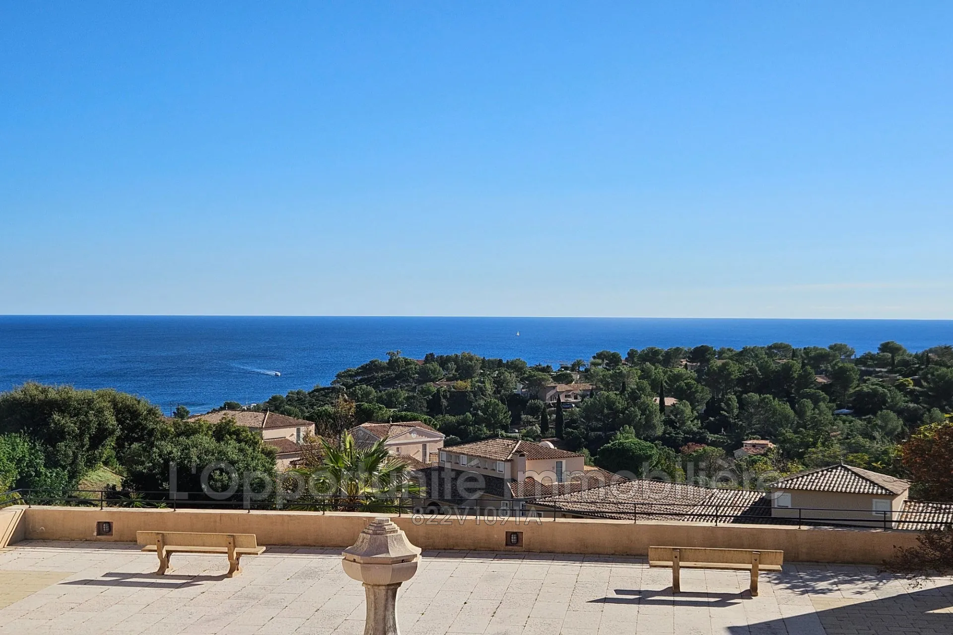 À vendre appartement 2 pièces avec terrasse et vue mer à Agay