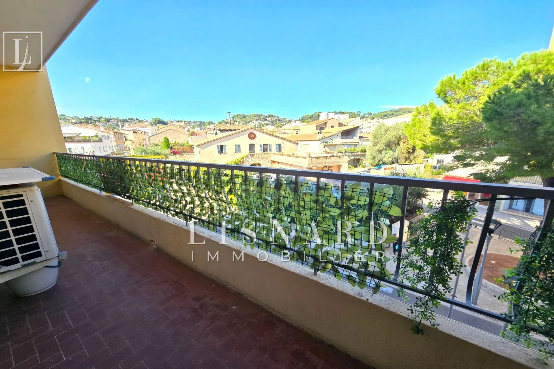 À vendre appartement 3 pièces avec terrasse, cave et parking à Vallauris