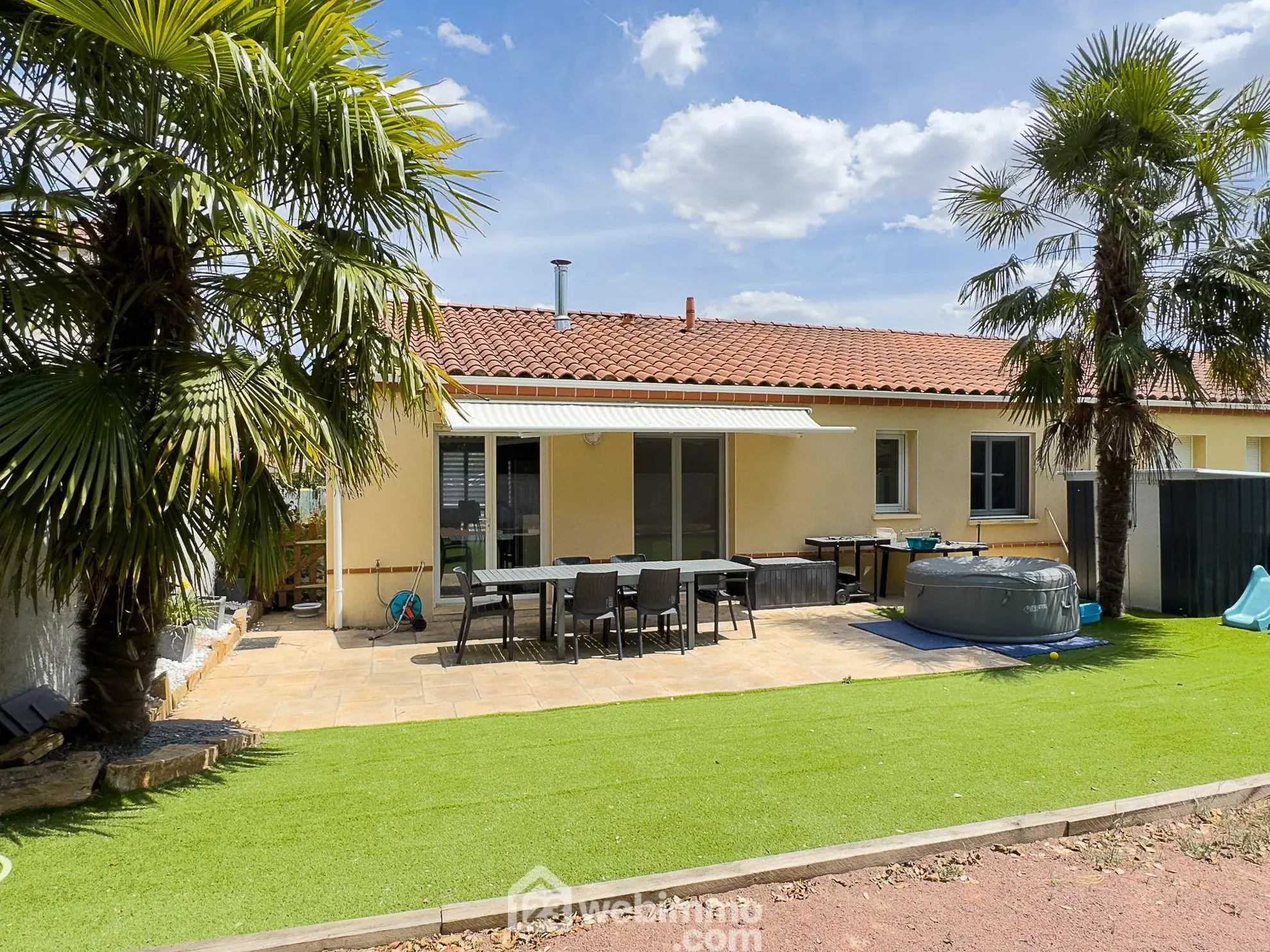 Maison de plain-pied à Cholet avec jardin et garage, idéal pour famille ou investissement