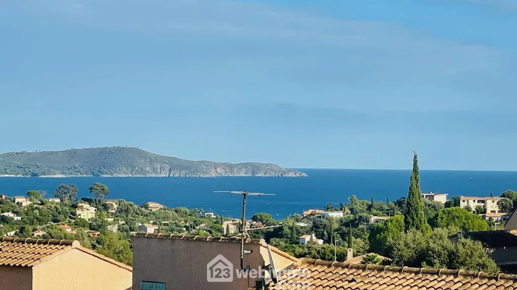 Appartement en duplex avec vue mer à Cavalaire-sur-Mer - Piscine et terrasse