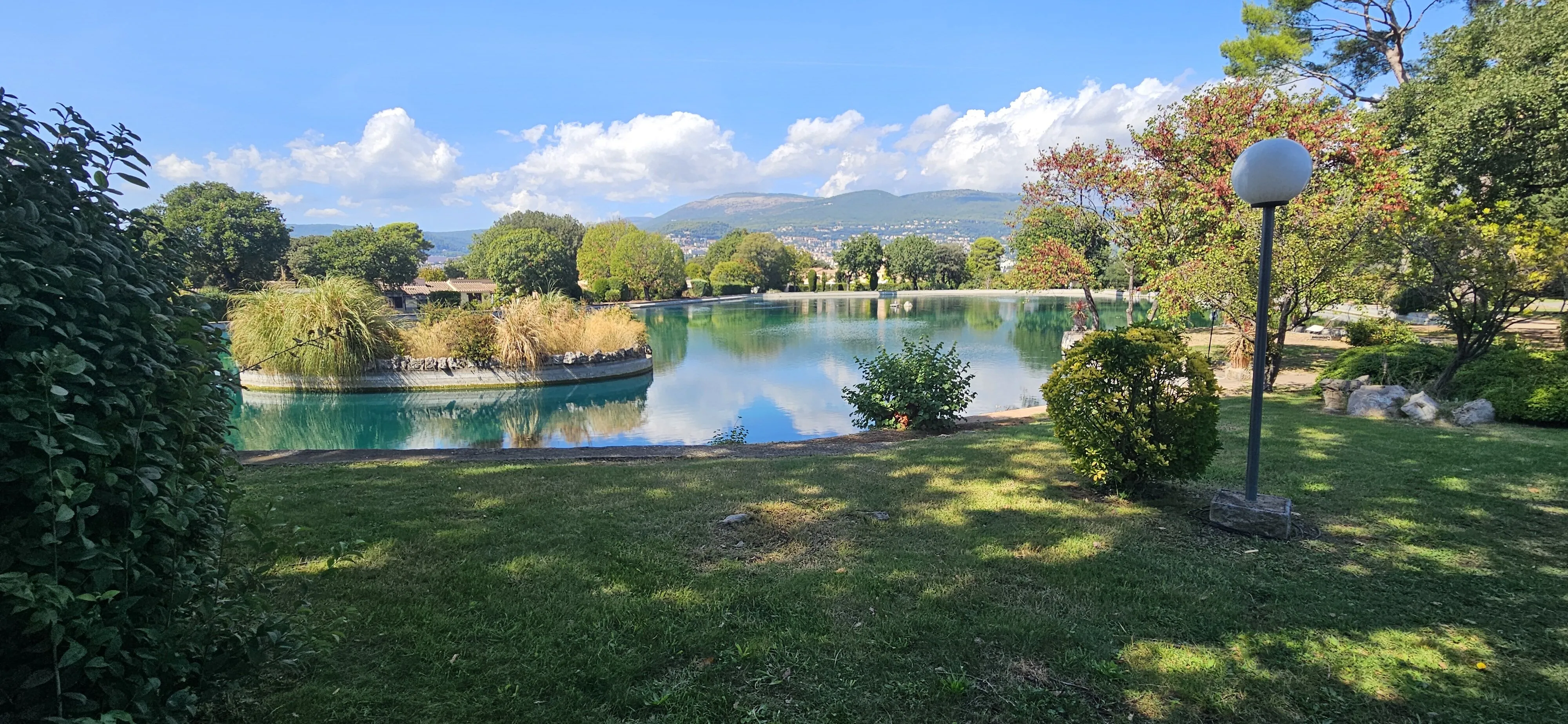 Cottage de 52 m² à vendre sur domaine privé de 34 hectares à Grasse