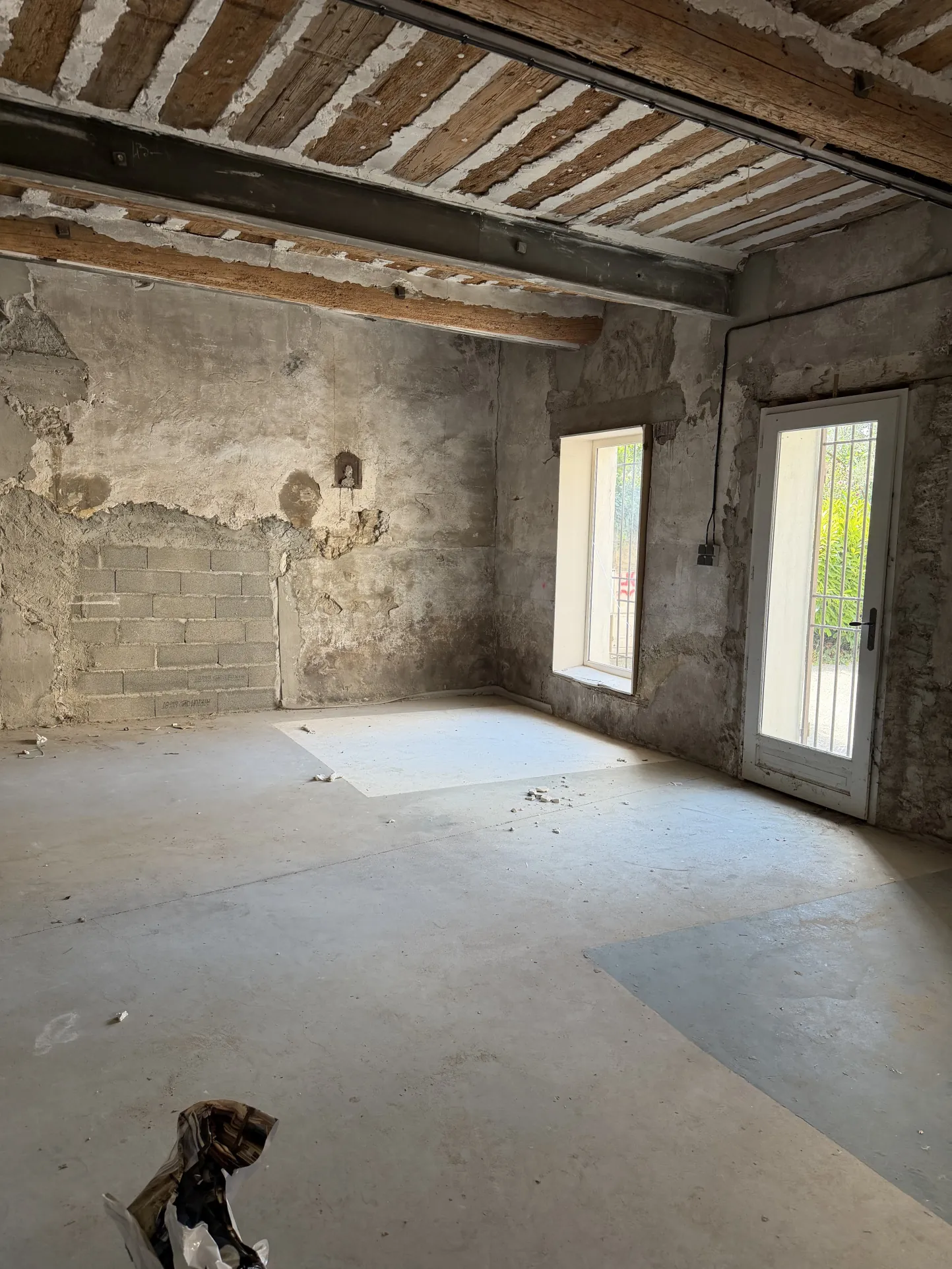 Opportunité d'aménagement d'un plateau brut de 62 m² au centre de L'Isle-sur-la-Sorgue
