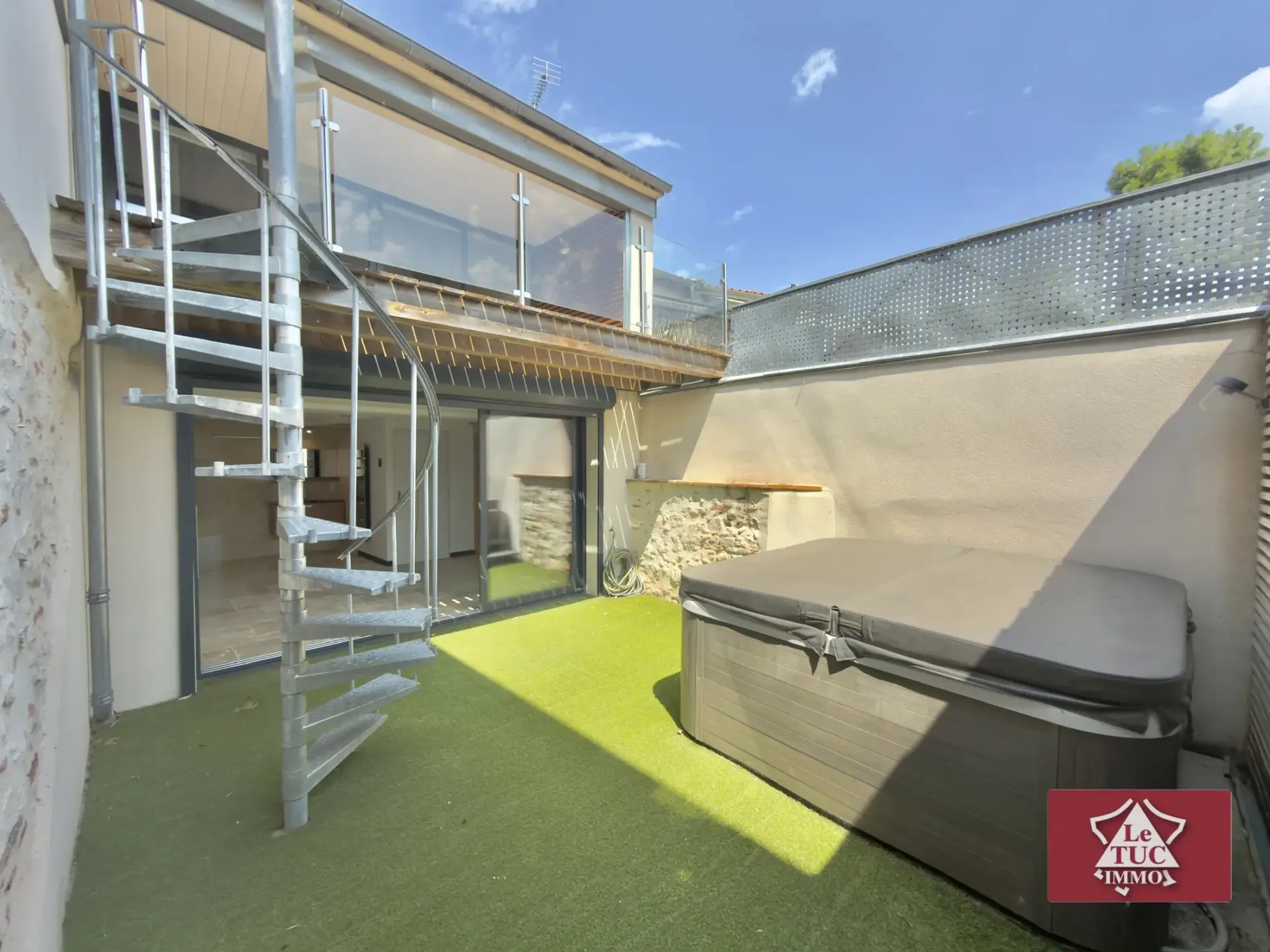 Maison de ville rénovée avec jardin, terrasse et jacuzzi à Villeneuve-sur-Lot